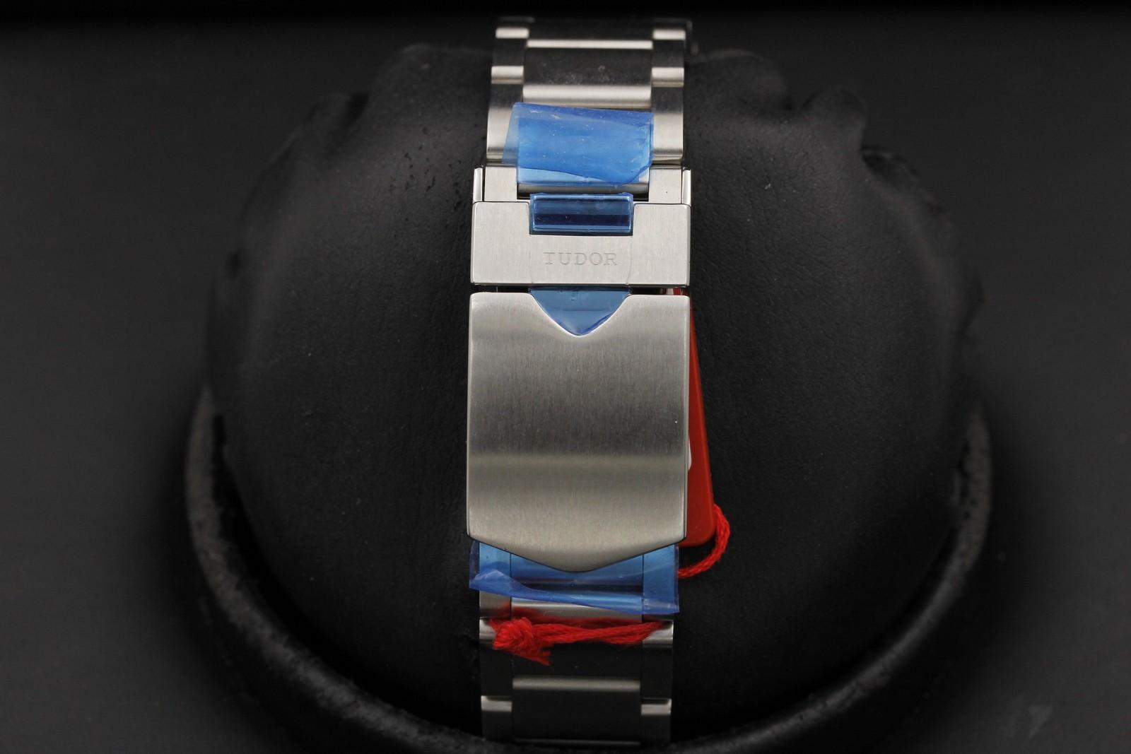 Watch Image 7