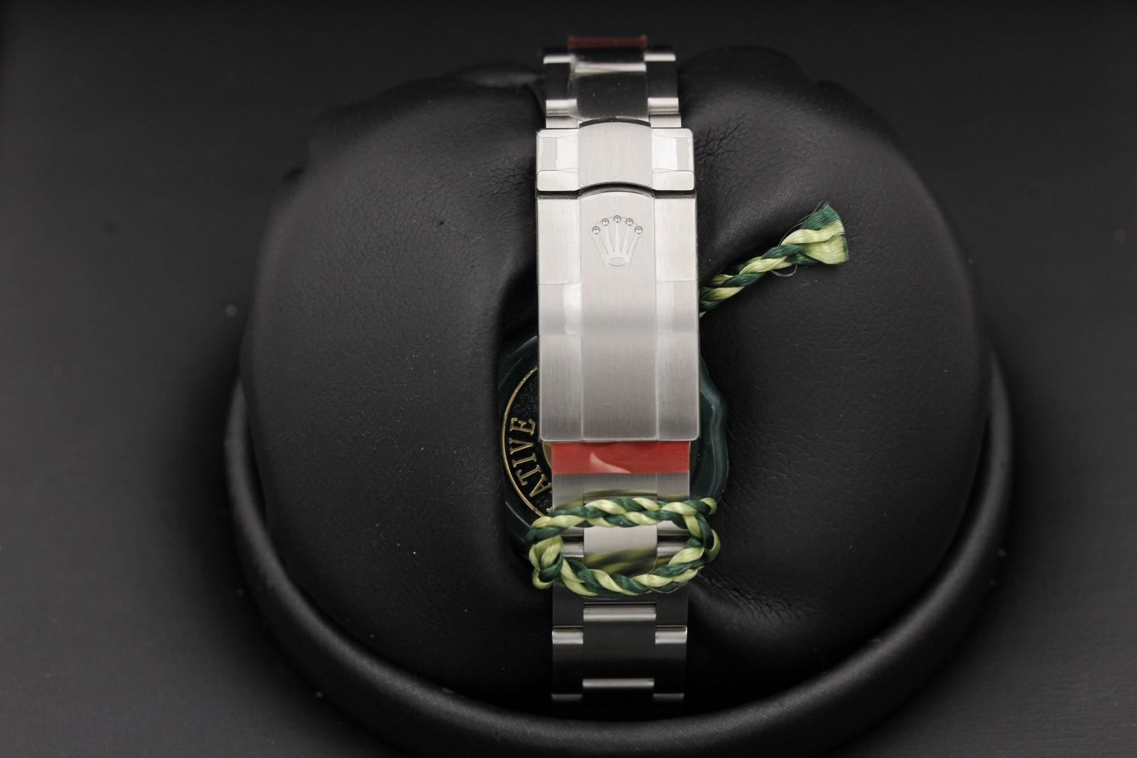 Watch Image 7