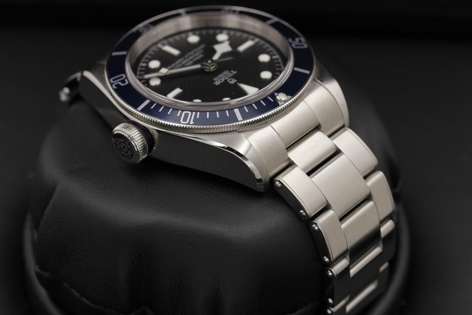 Watch Image 4