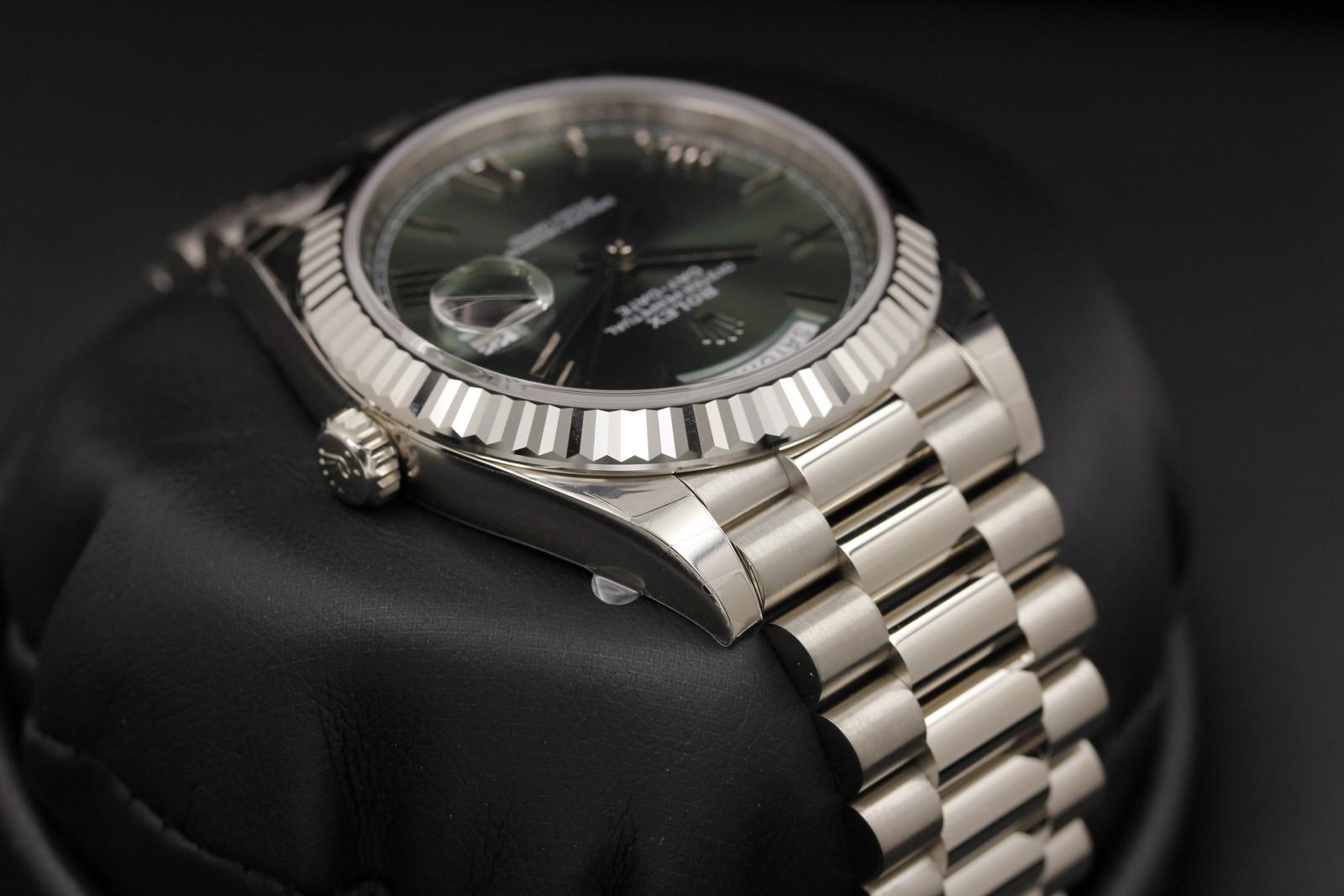 Watch Image 4