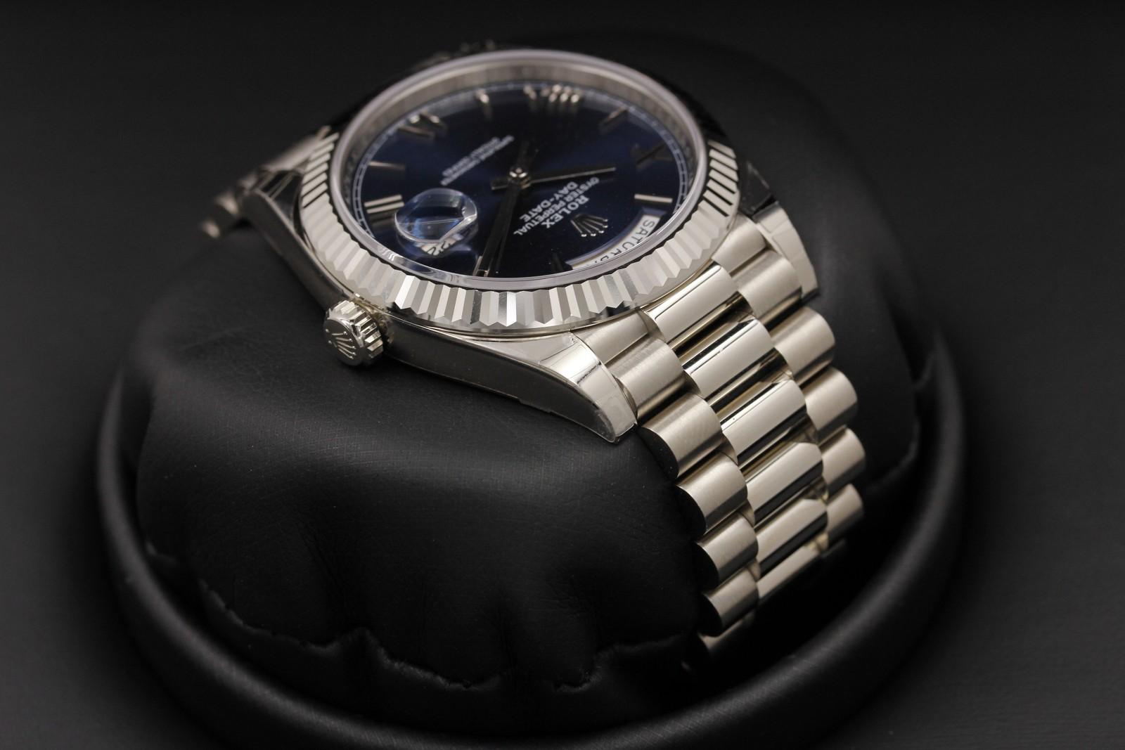 Watch Image 4