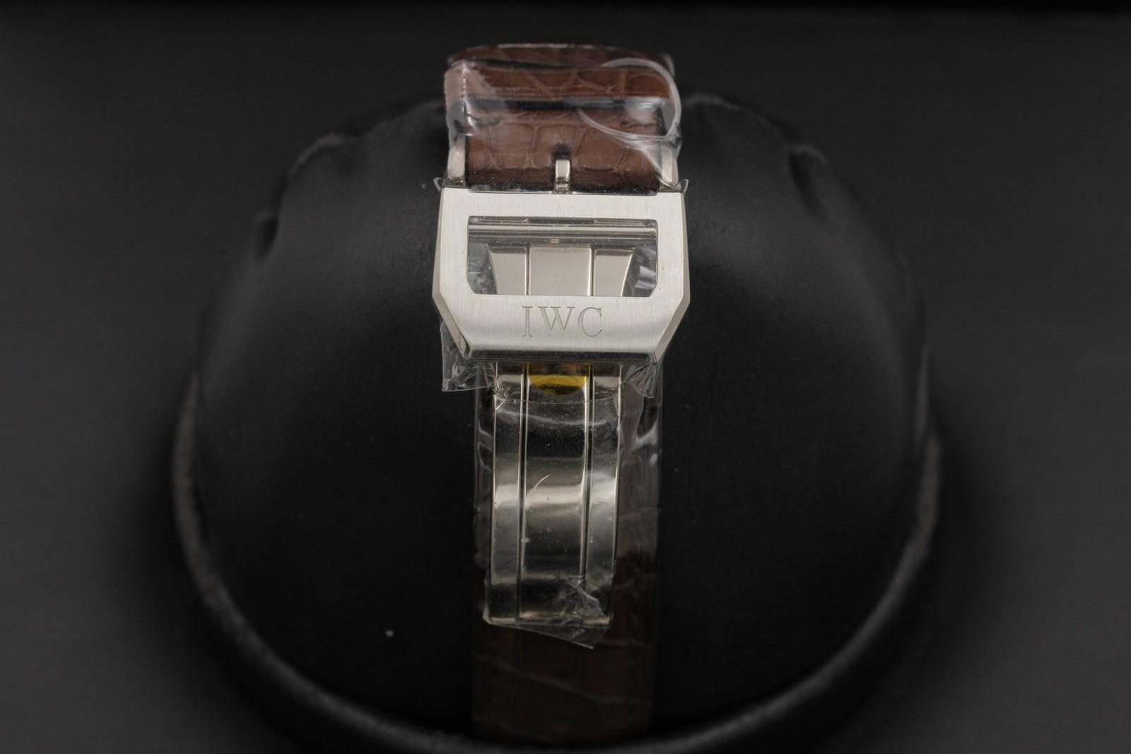 Watch Image 7