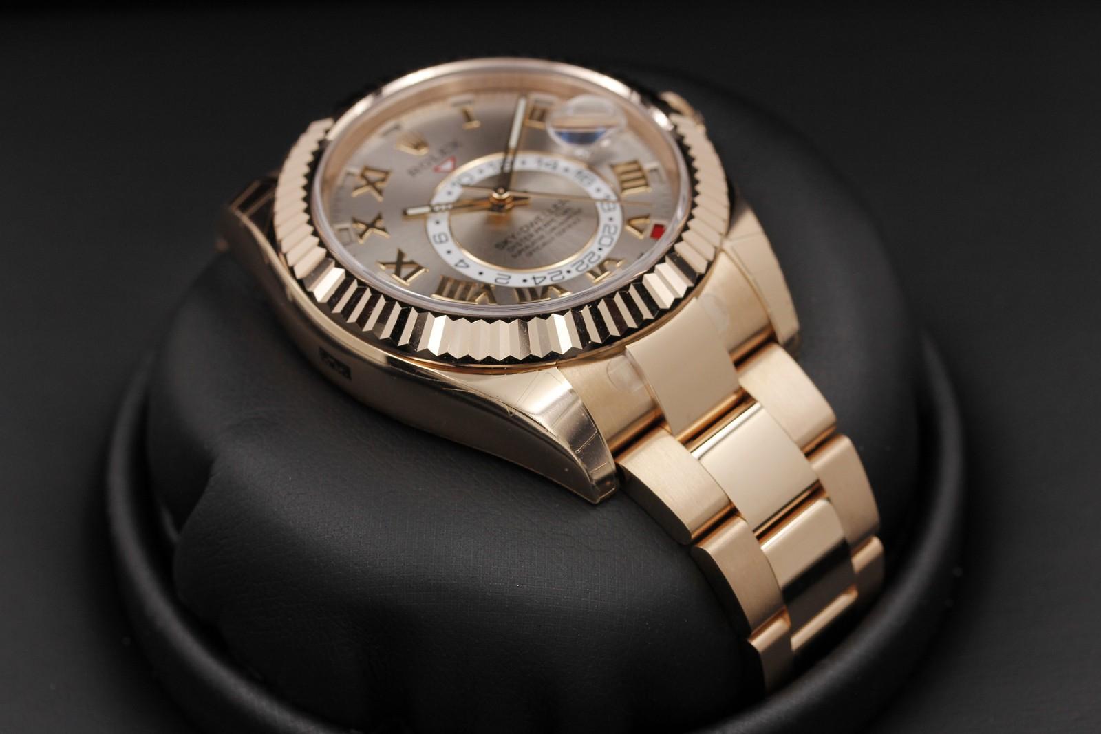 Watch Image 6