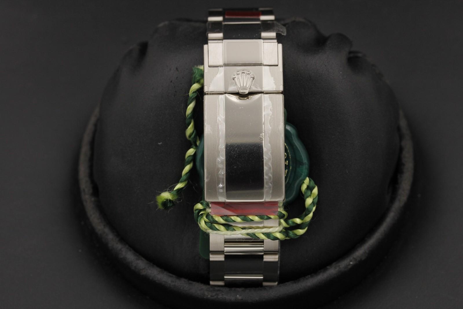 Watch Image 7