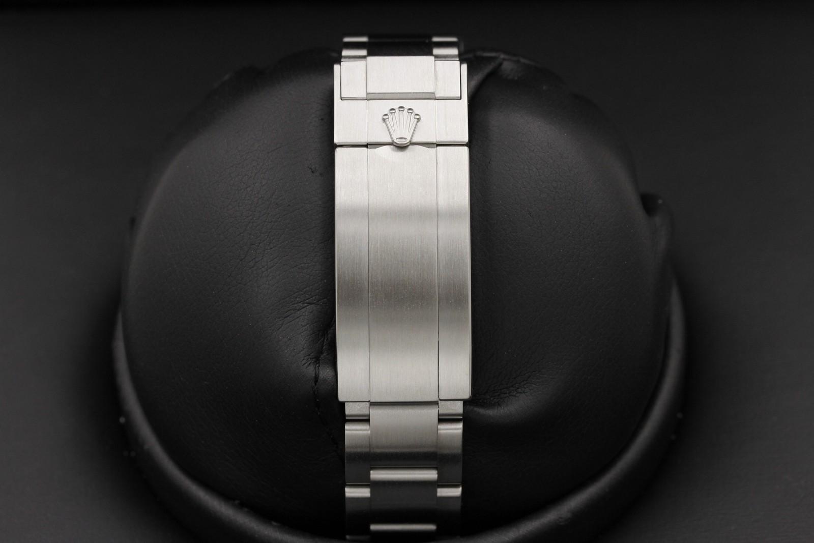 Watch Image 7