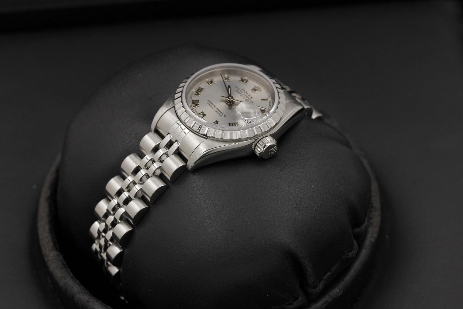 Watch Image 2