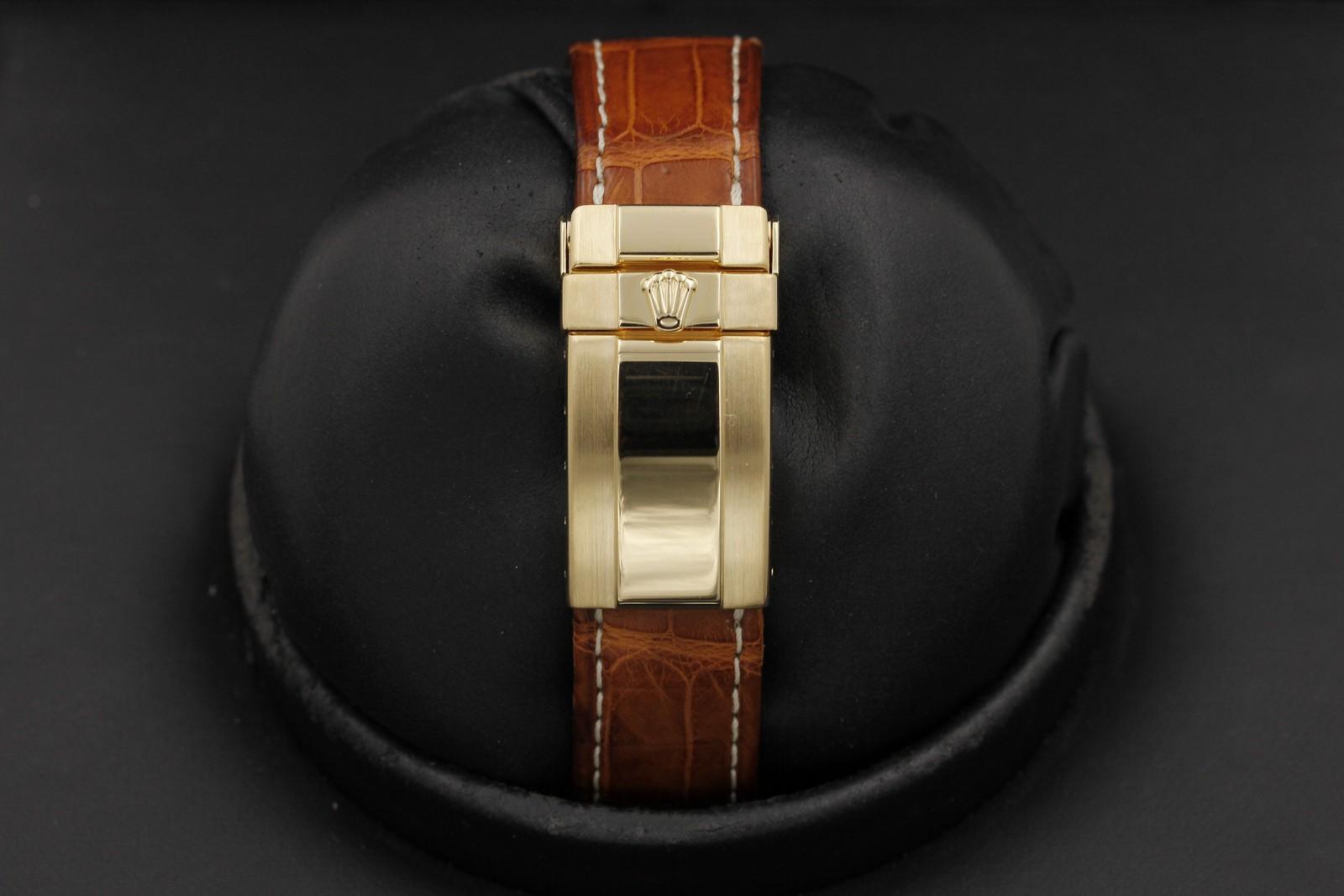 Watch Image 7