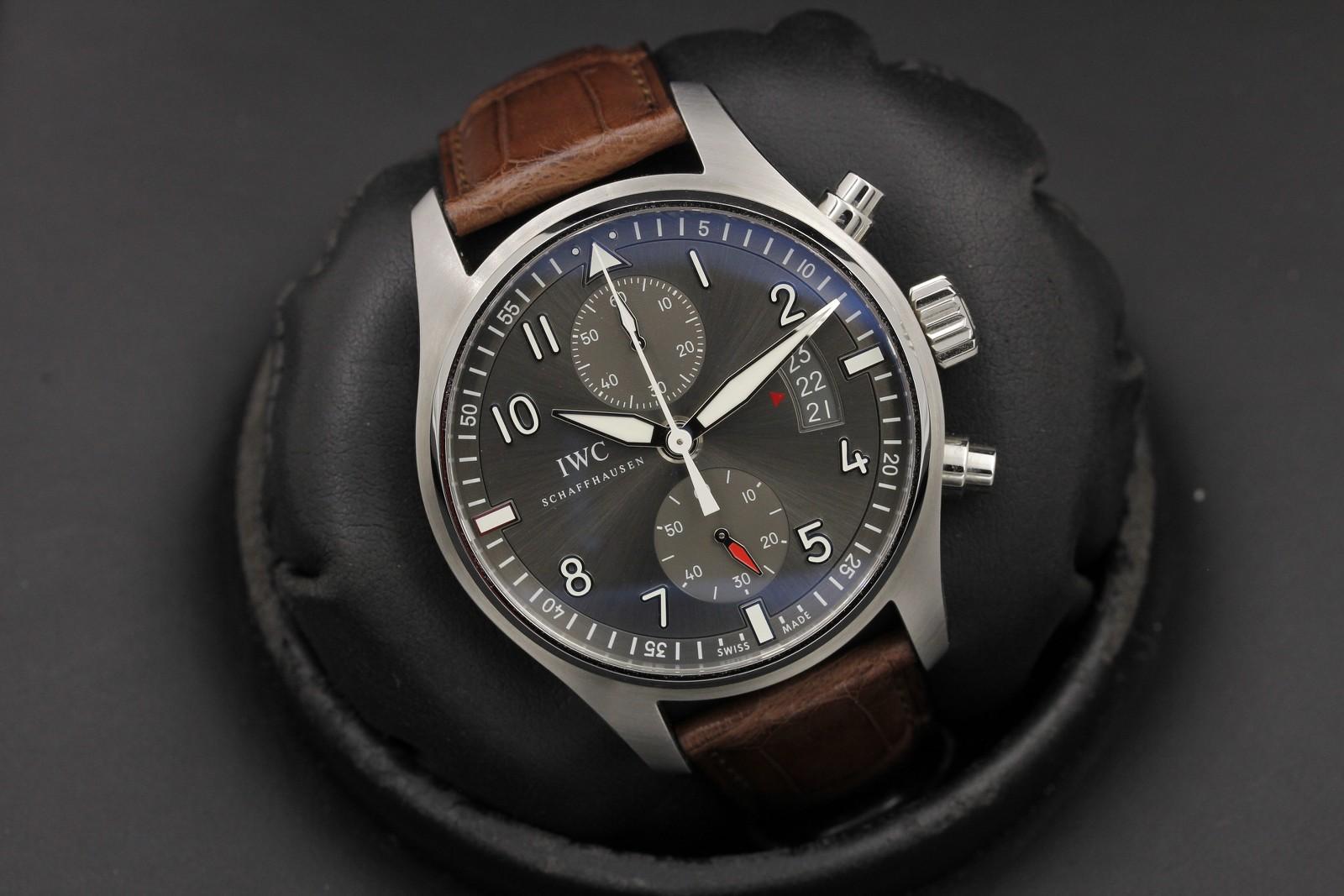 Watch Image 11