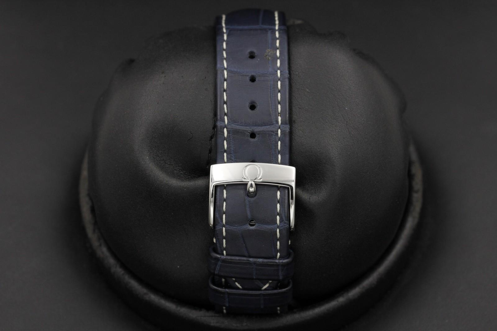 Watch Image 7