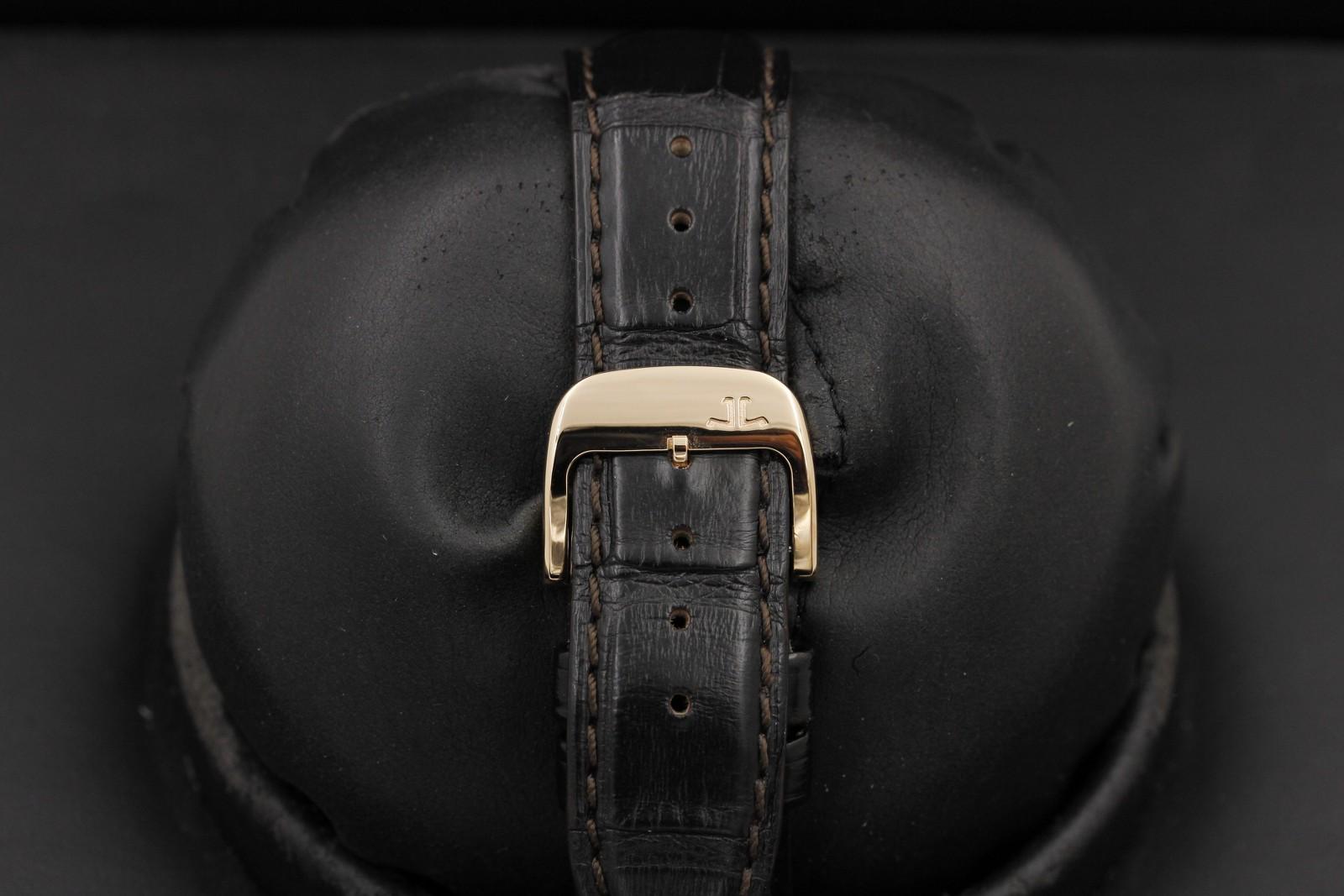 Watch Image 7