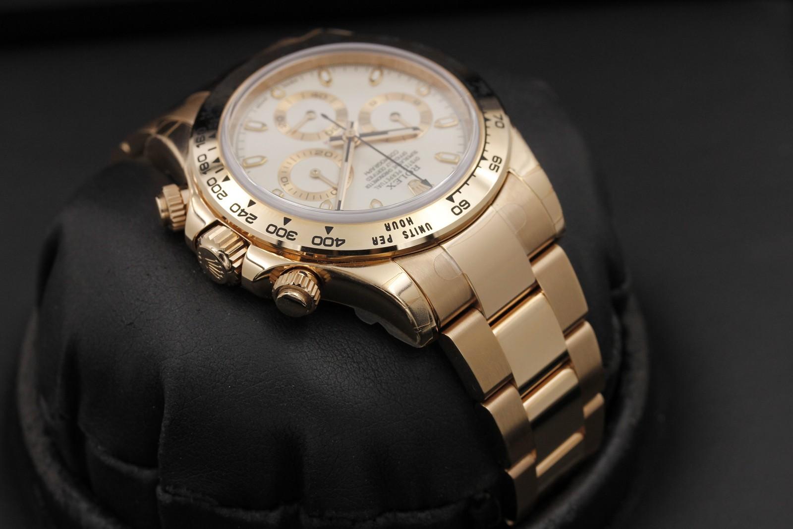 Watch Image 6