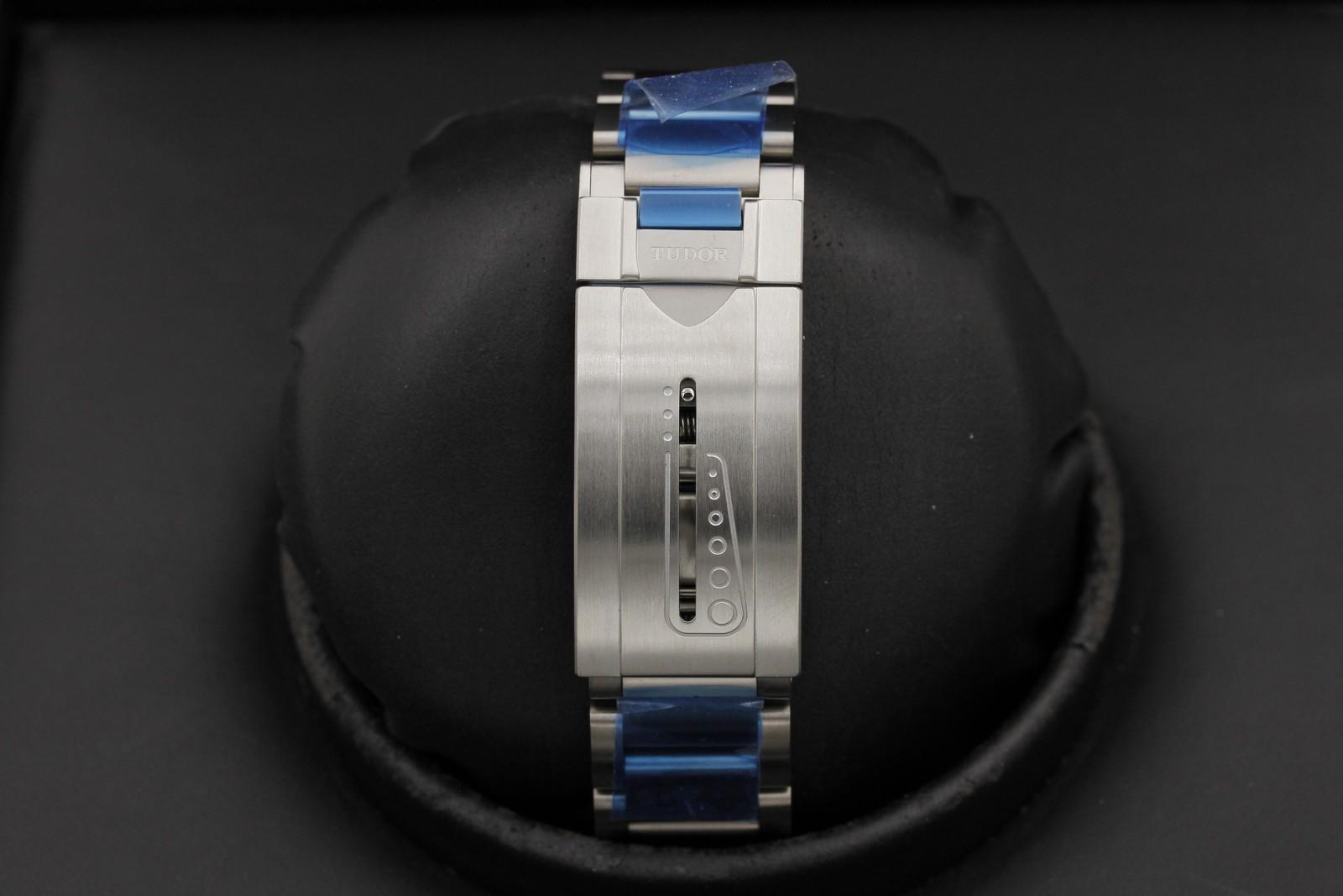Watch Image 9