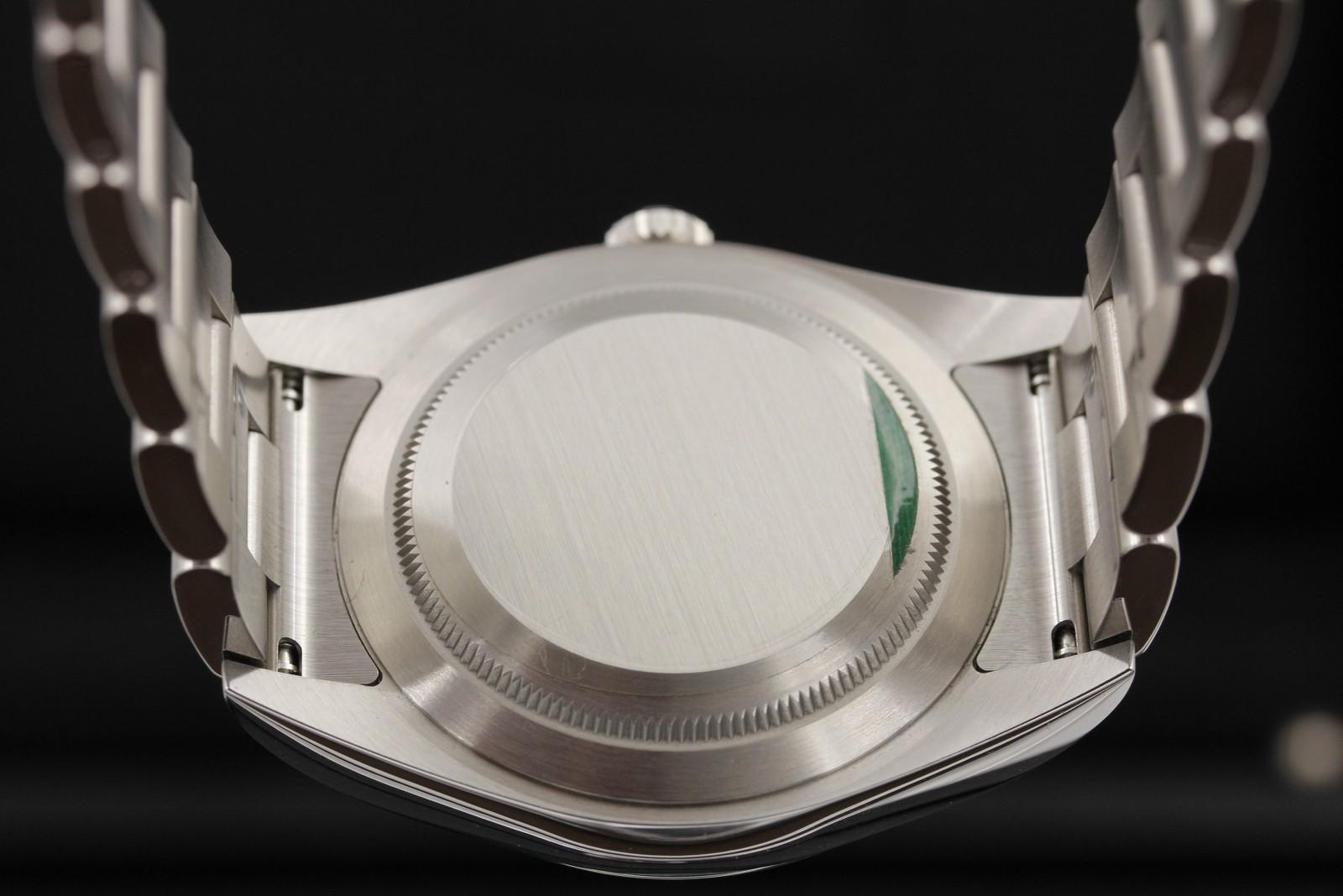 Watch Image 10