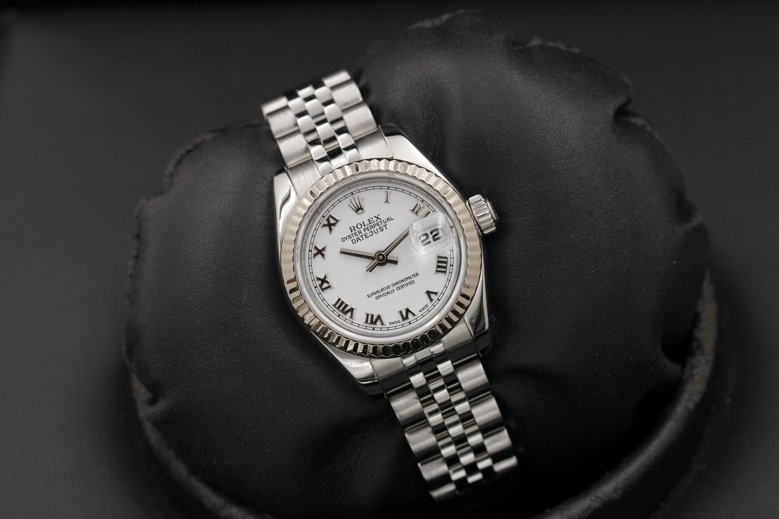 Watch Image 9