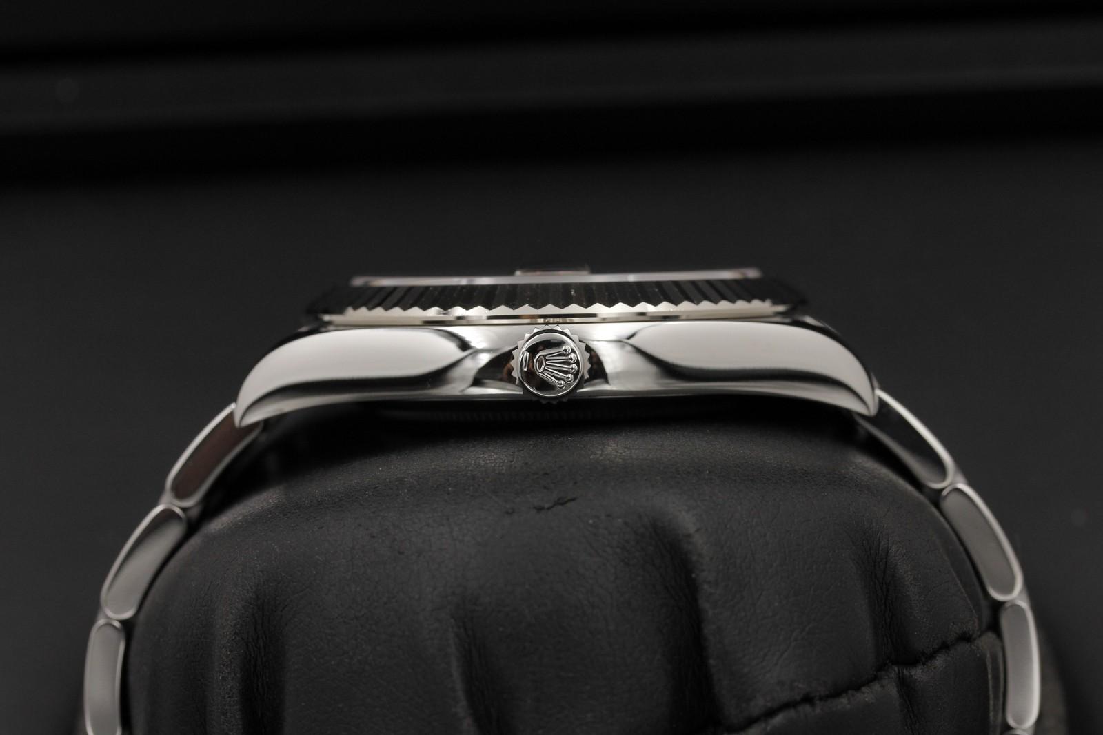 Watch Image 3