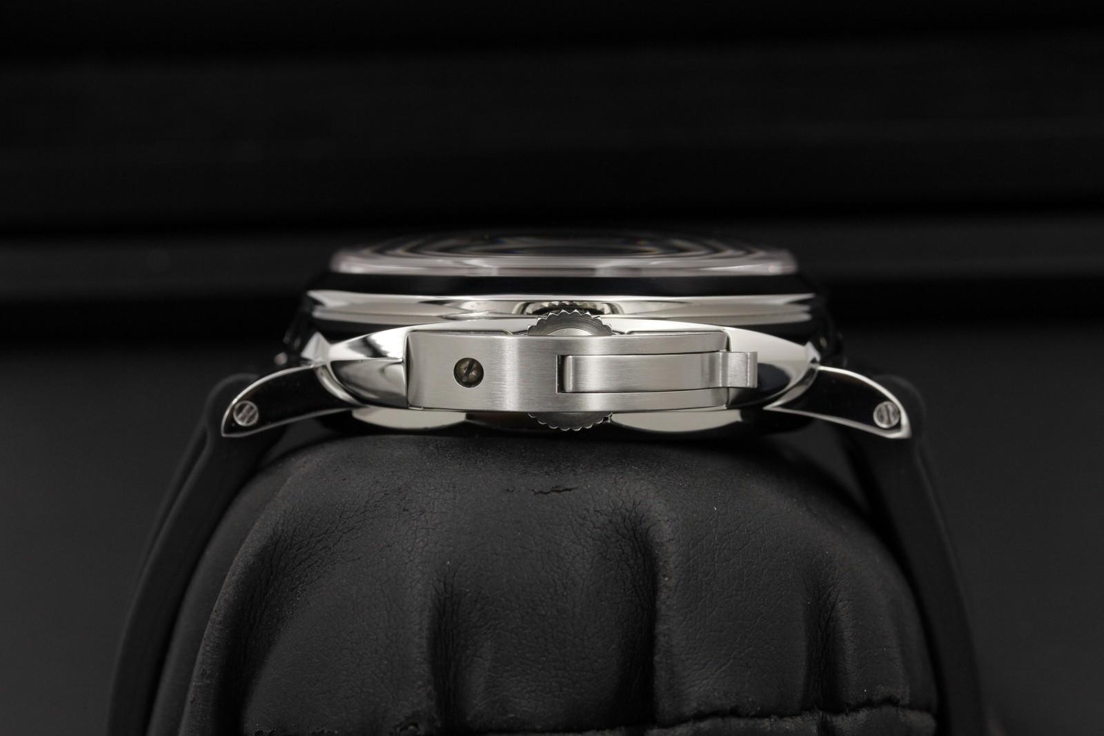 Watch Image 3