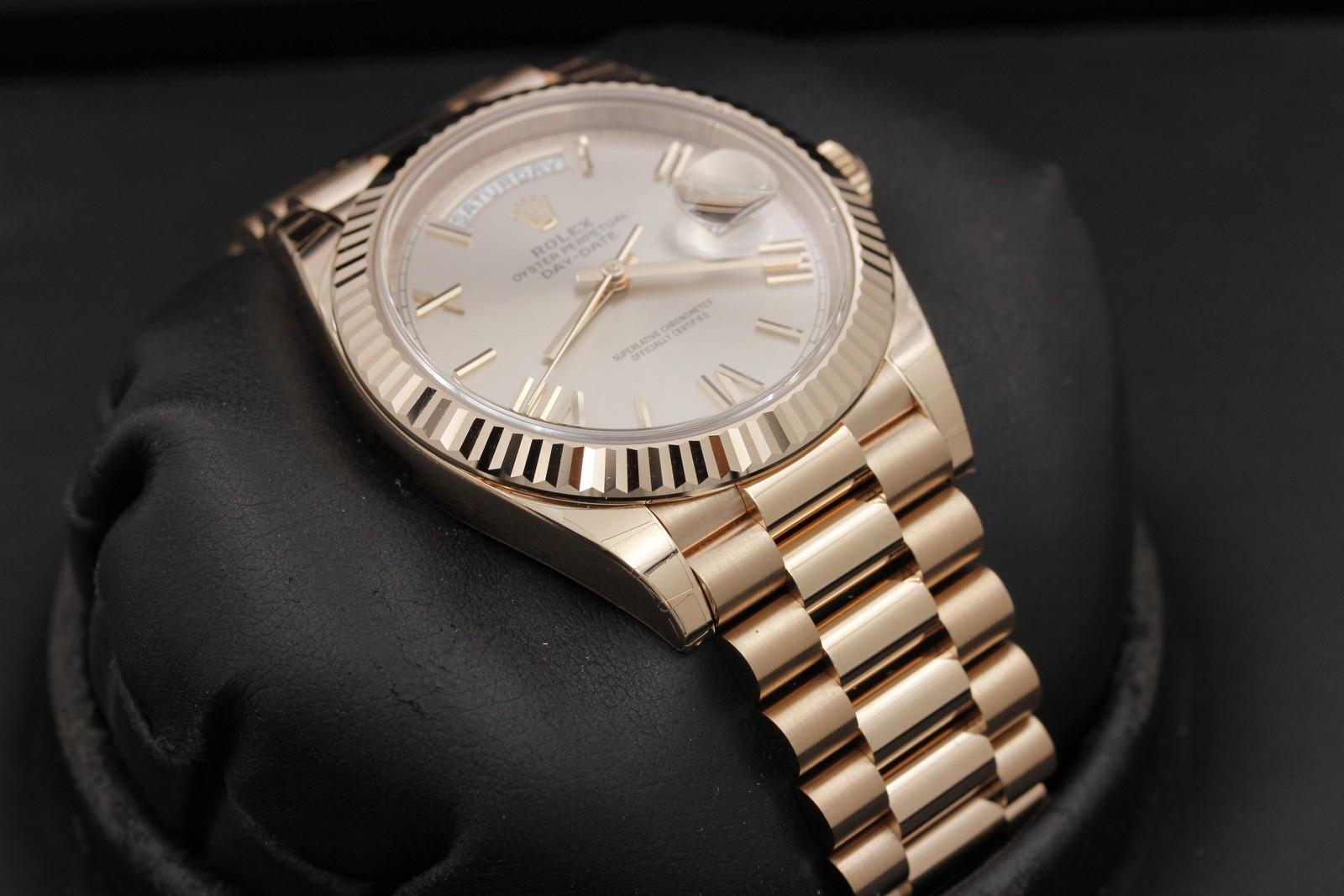 Watch Image 6