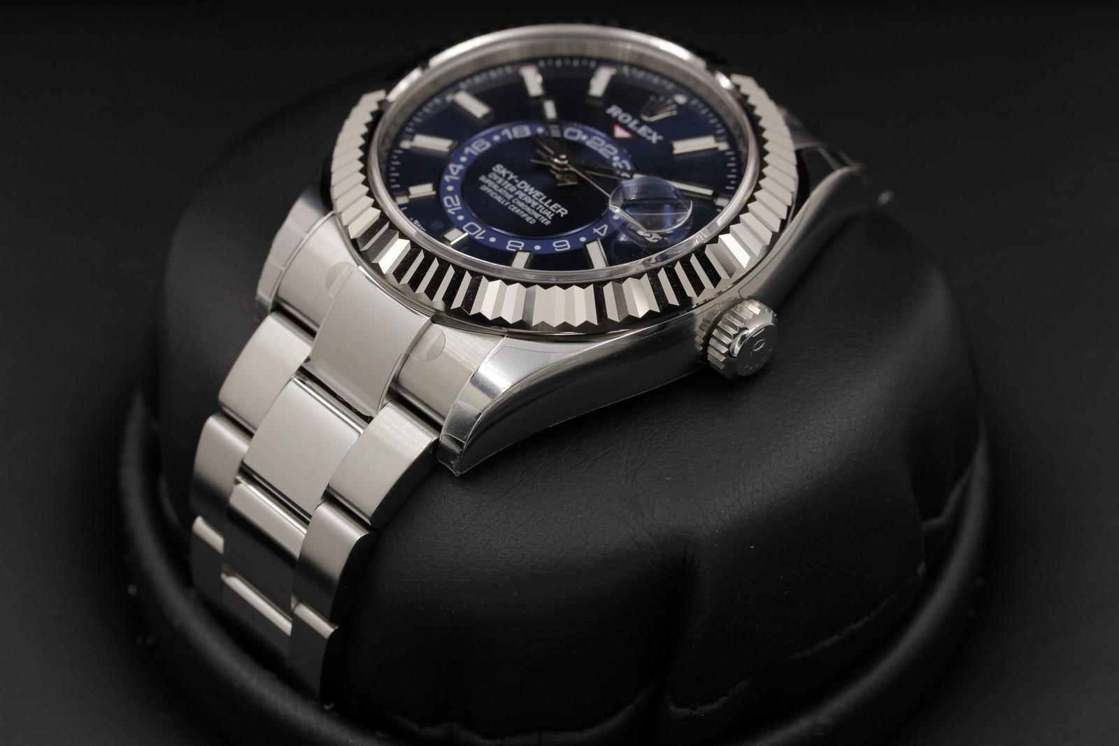 Watch Image 2