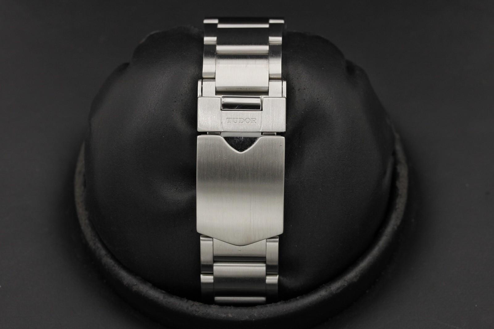 Watch Image 7