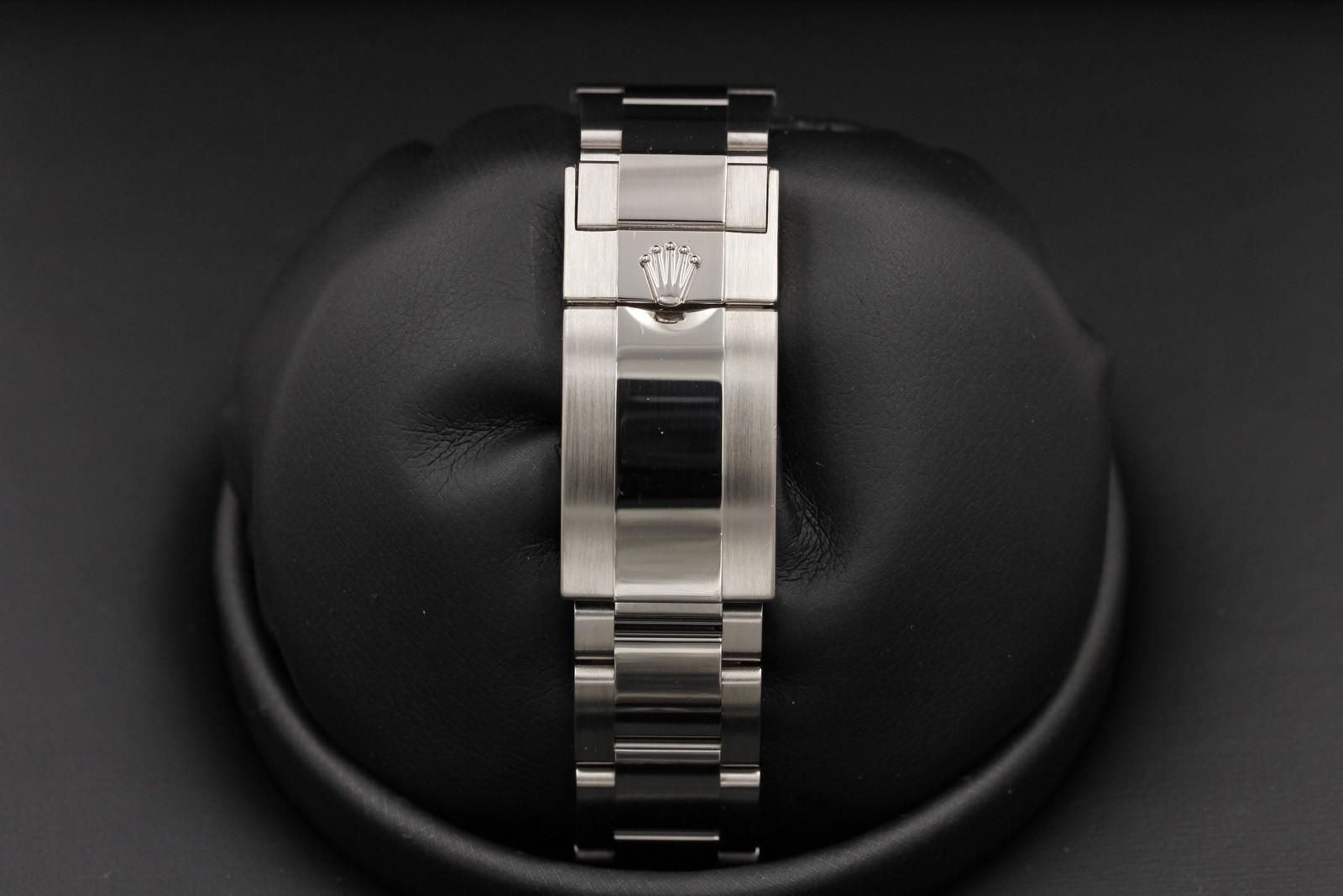 Watch Image 7