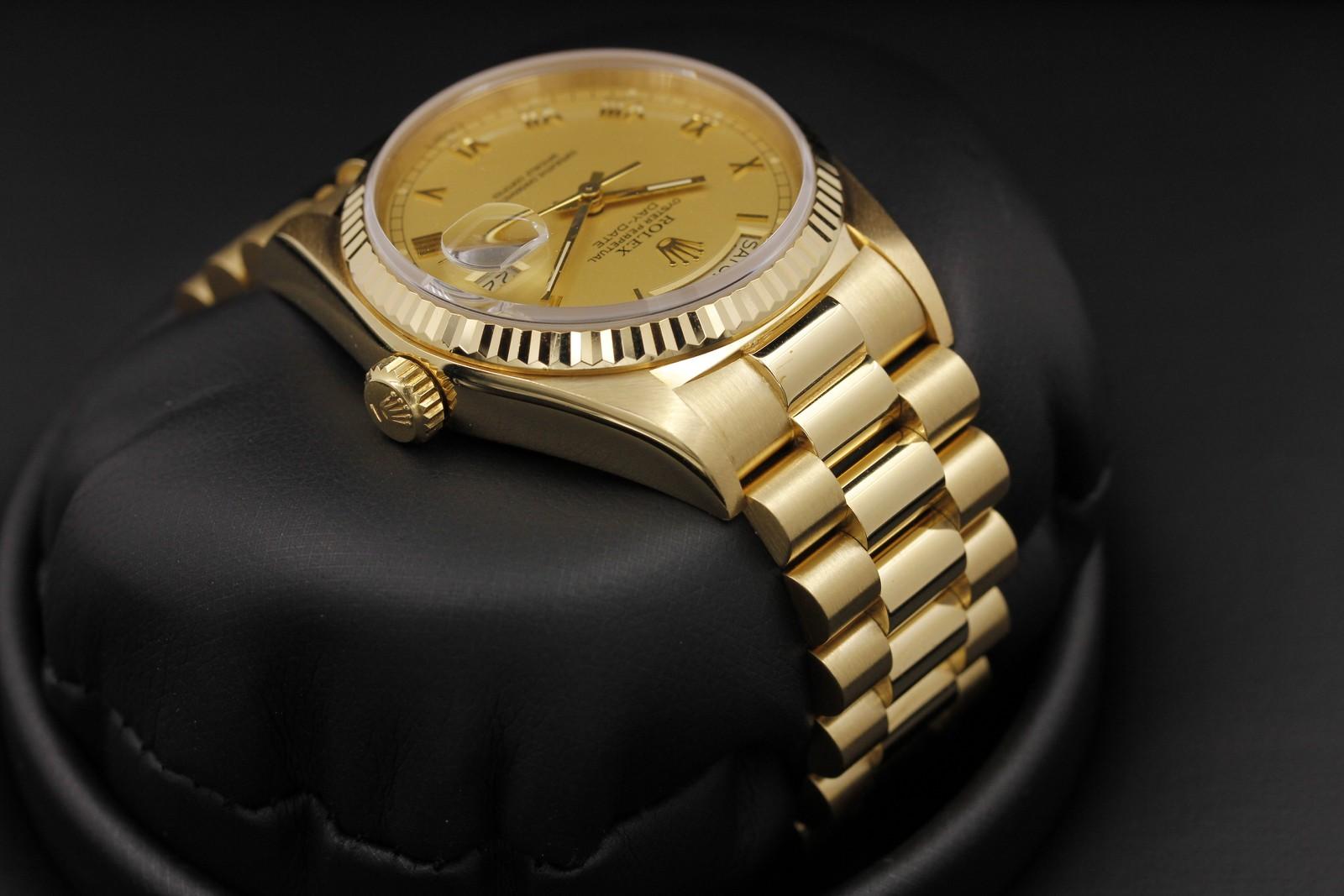 Watch Image 4