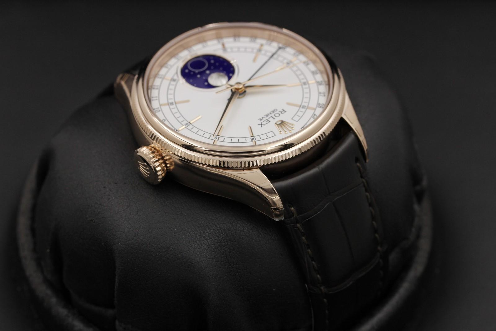 Watch Image 4