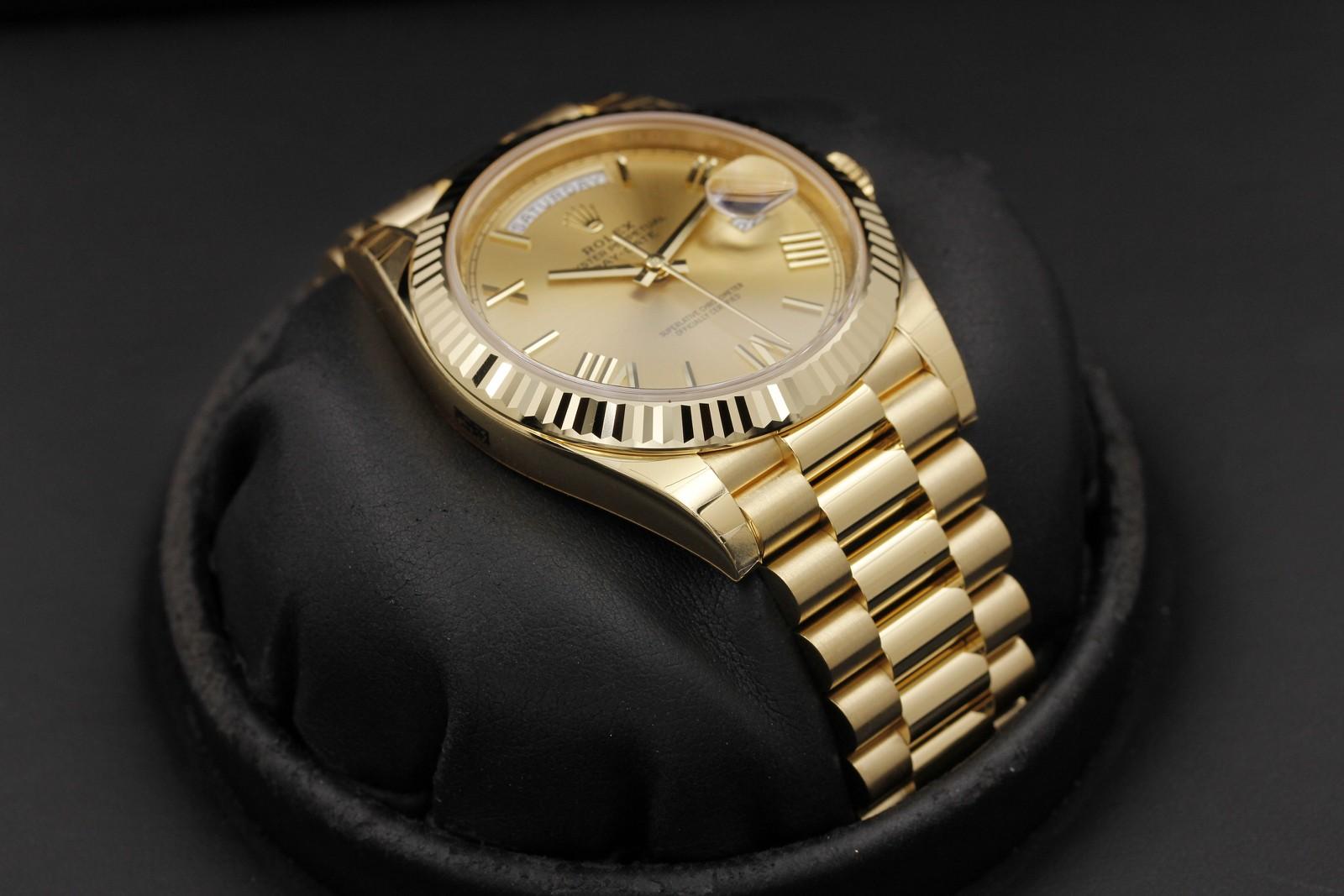 Watch Image 6