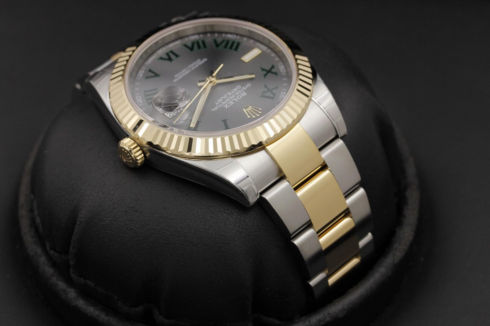 Watch Image 4