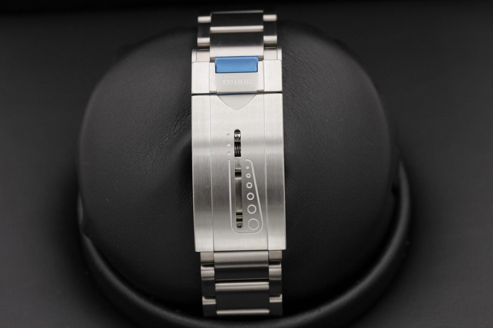 Watch Image 7