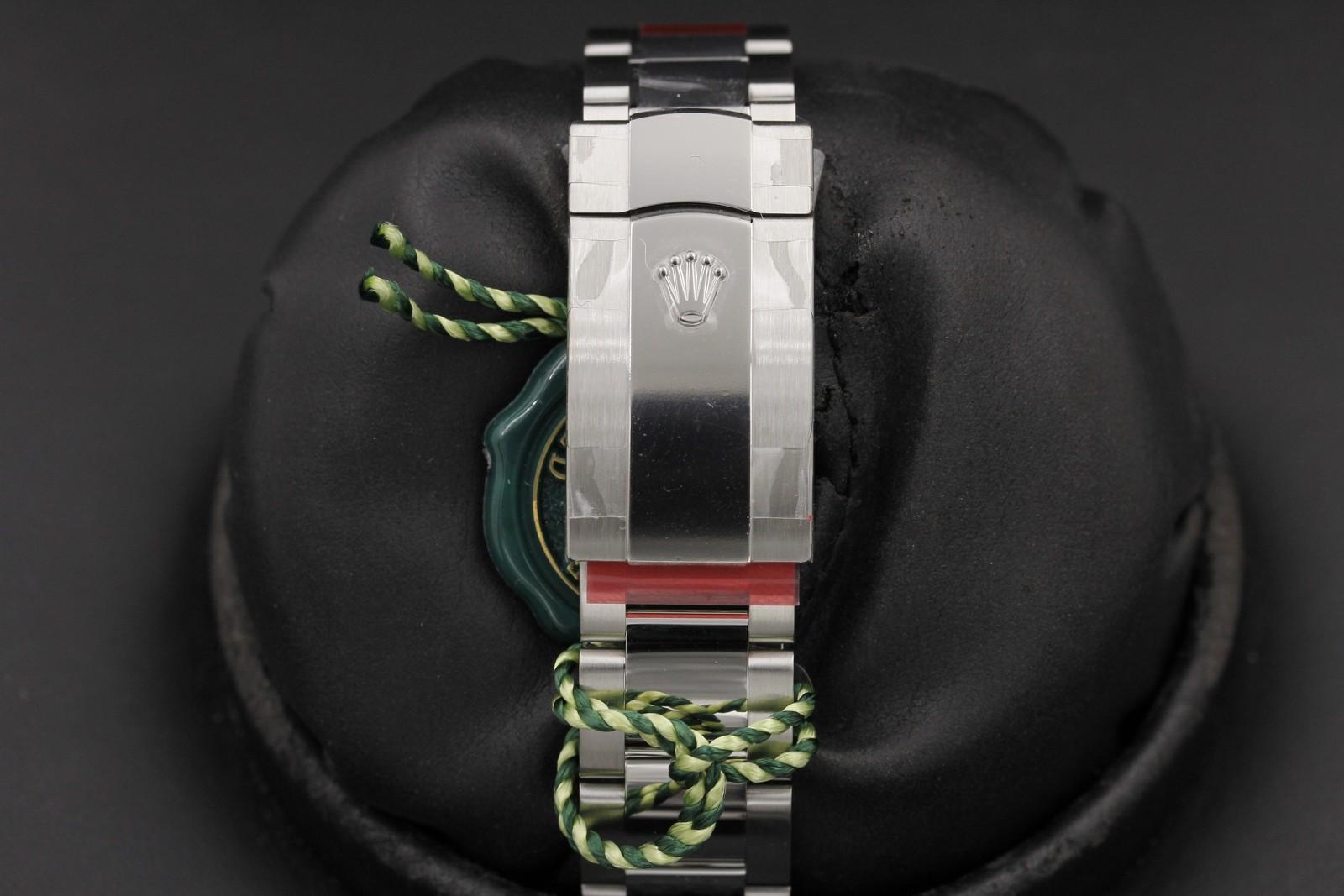 Watch Image 7