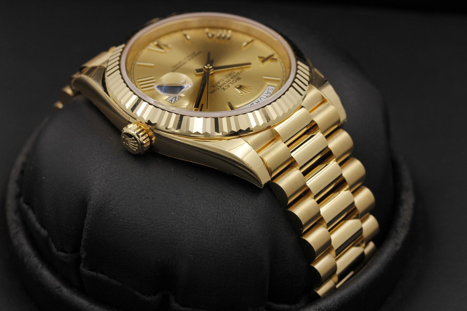 Watch Image 4