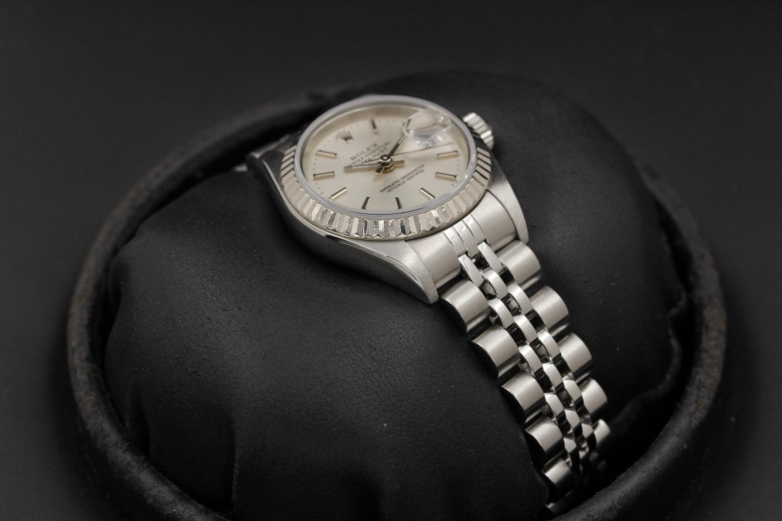 Watch Image 6