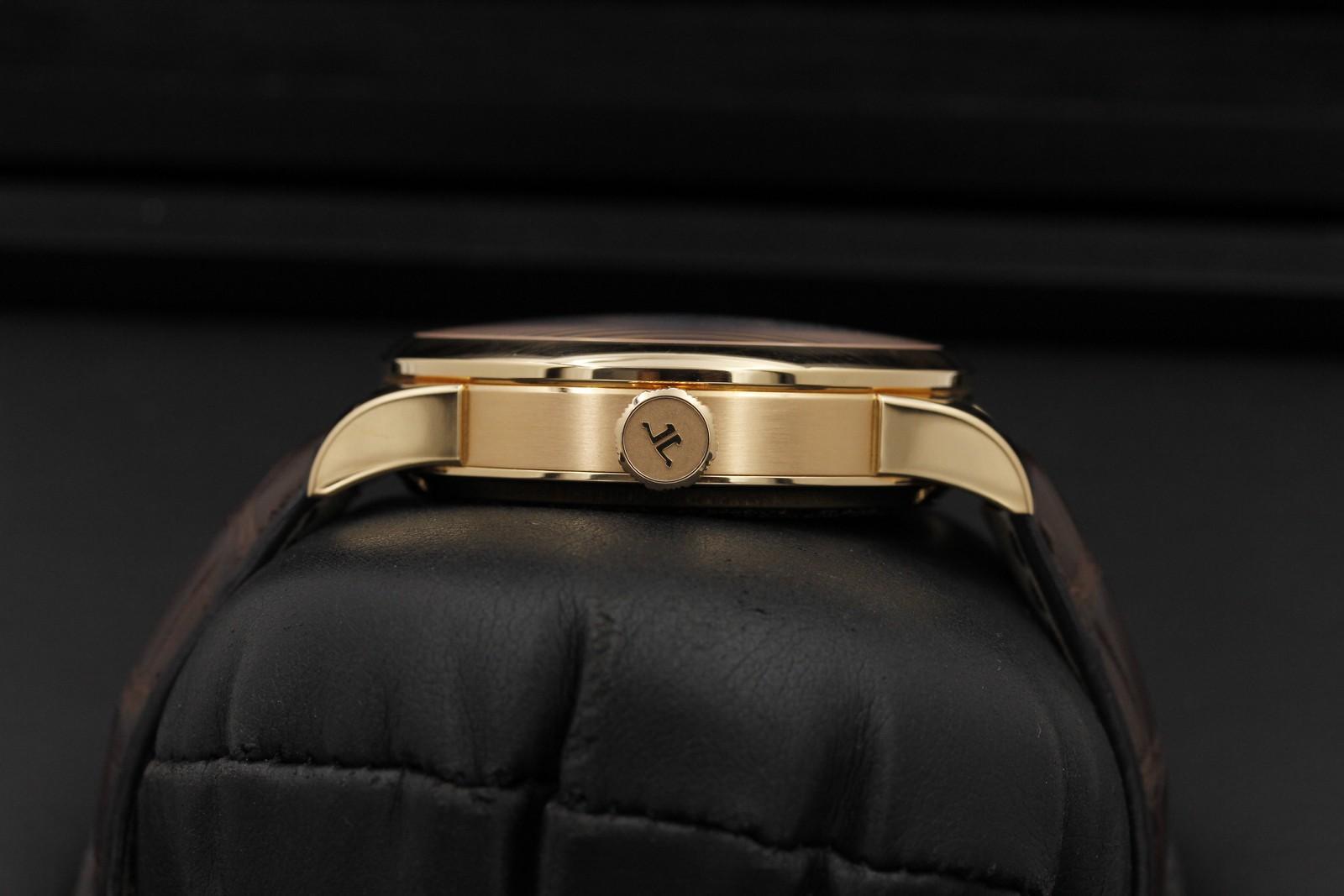 Watch Image 3