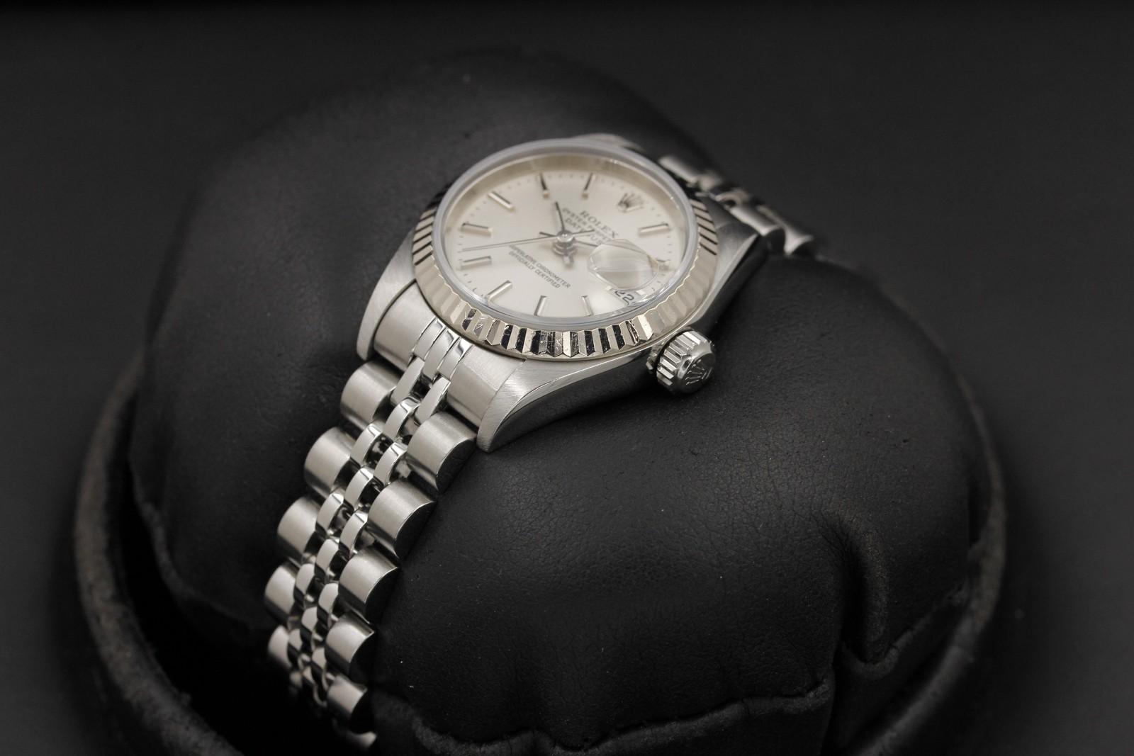 Watch Image 2