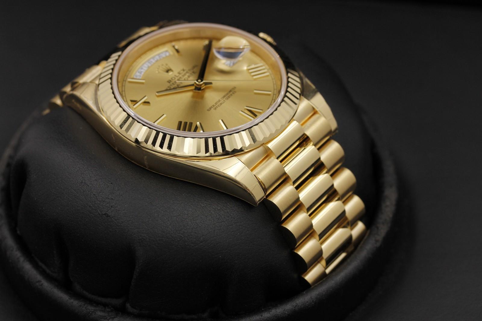 Watch Image 6