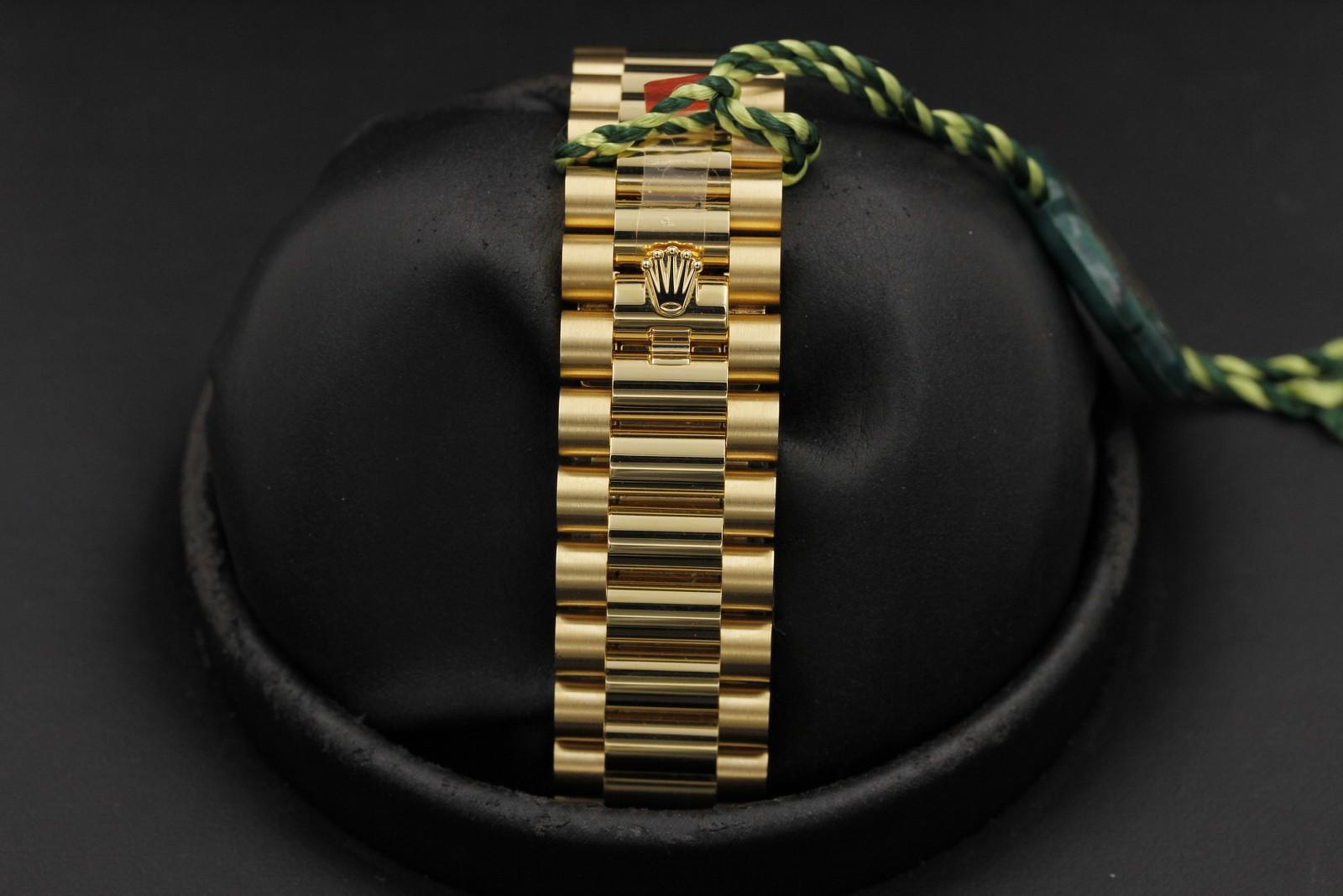 Watch Image 7