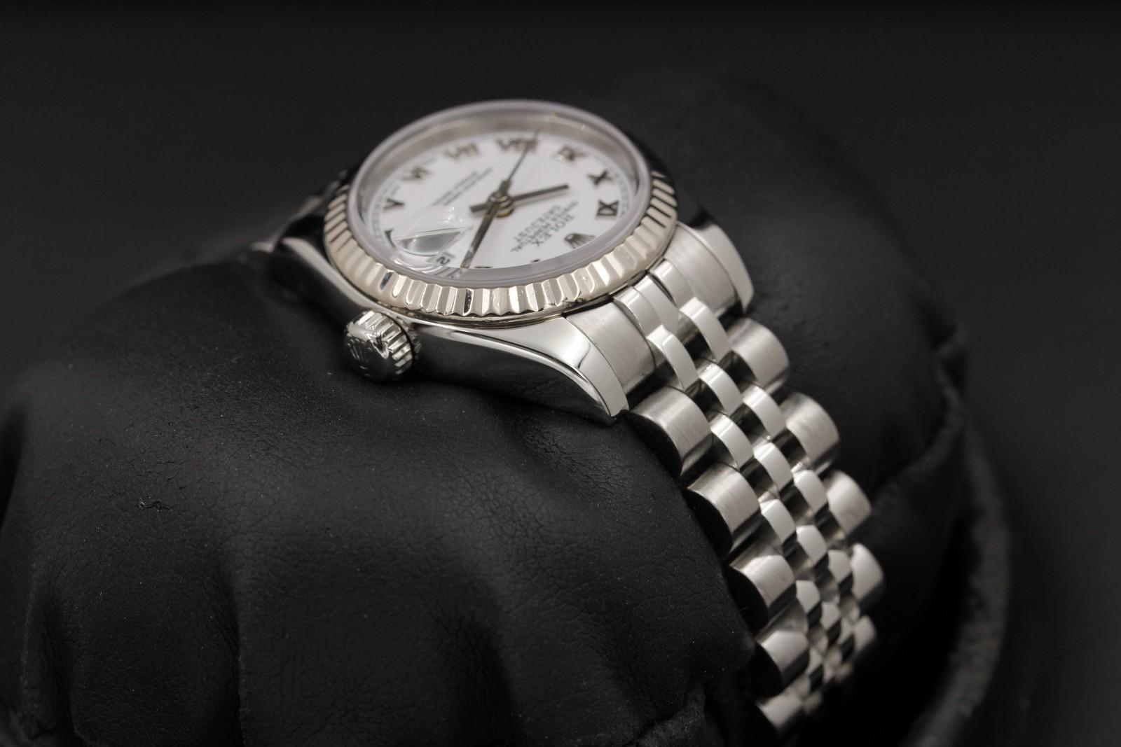 Watch Image 4