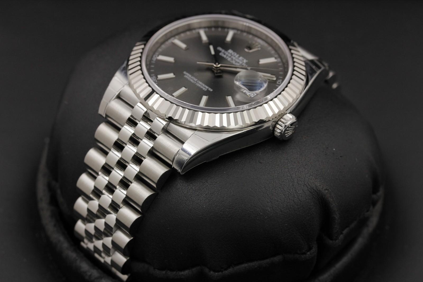 Watch Image 2