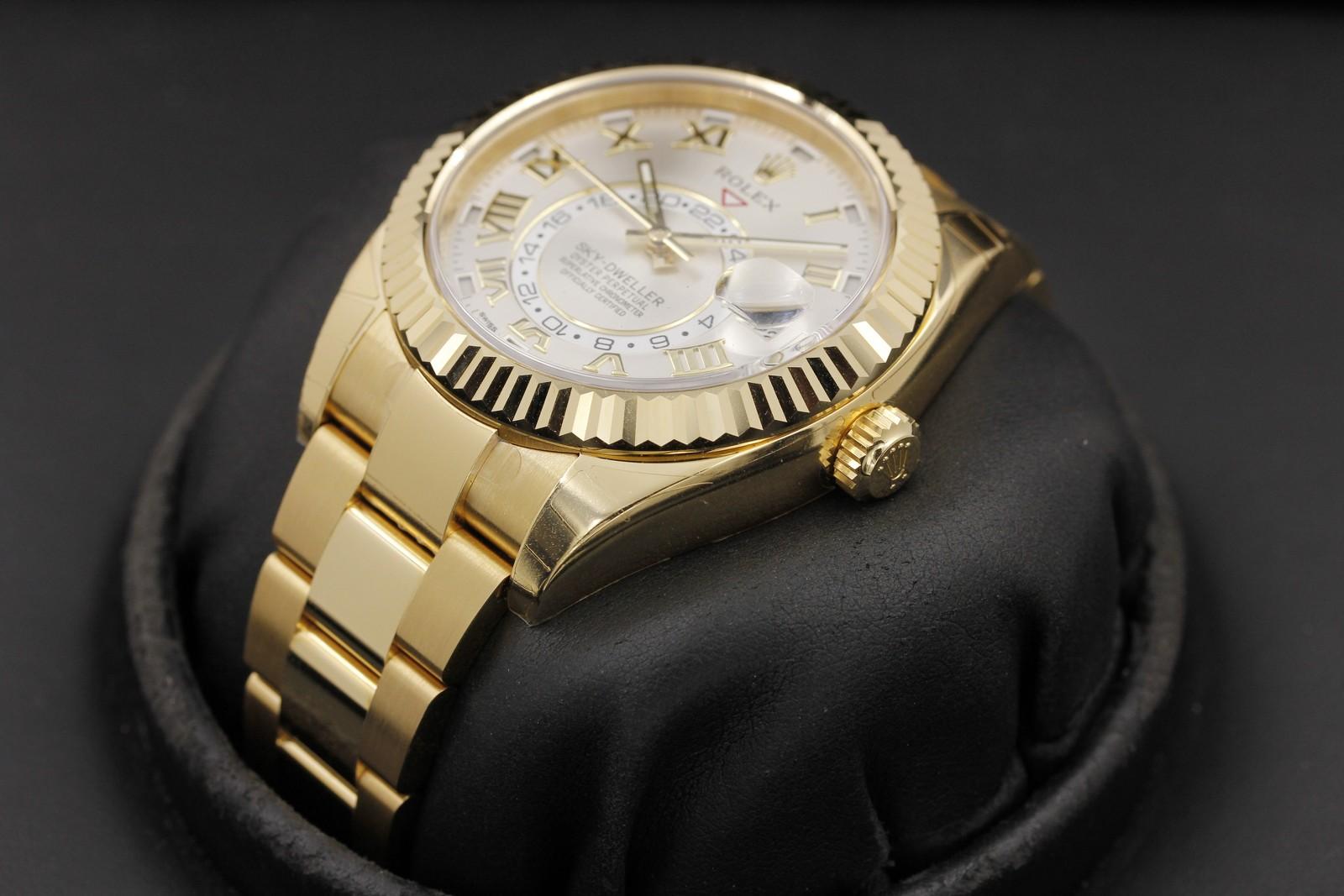 Watch Image 2