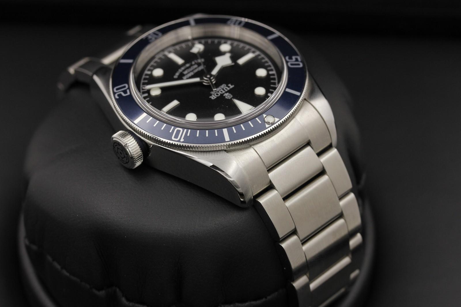 Watch Image 4