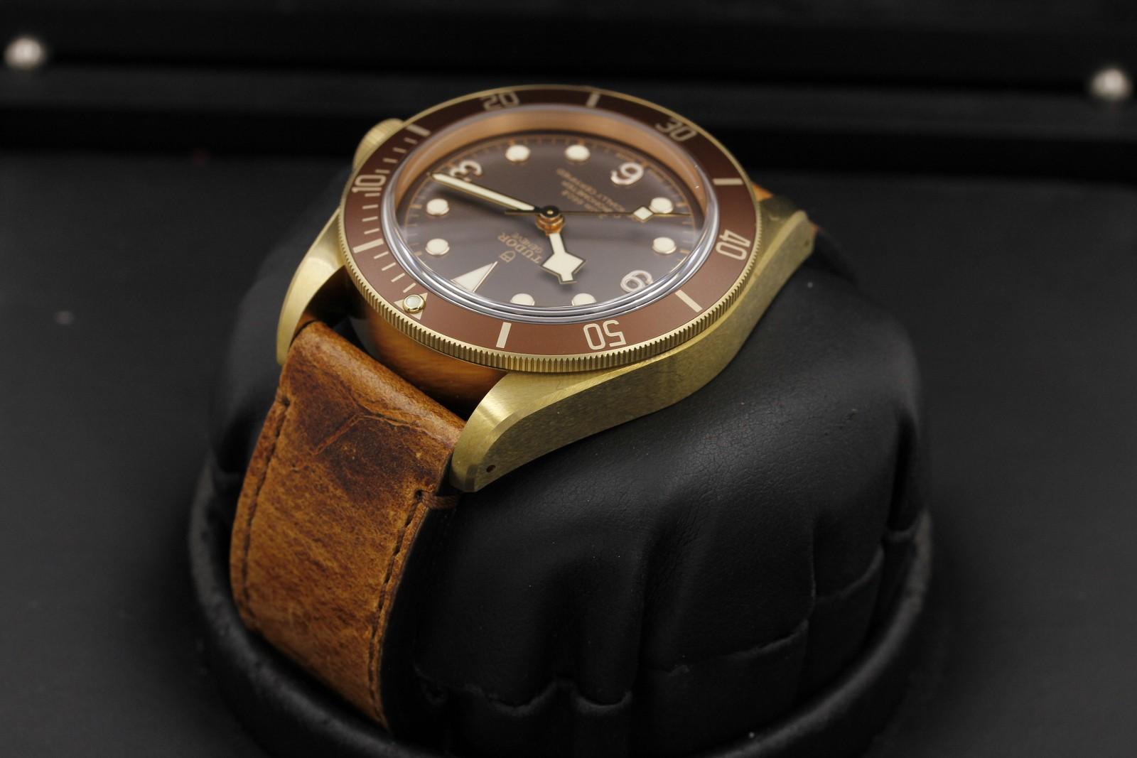 Watch Image 6