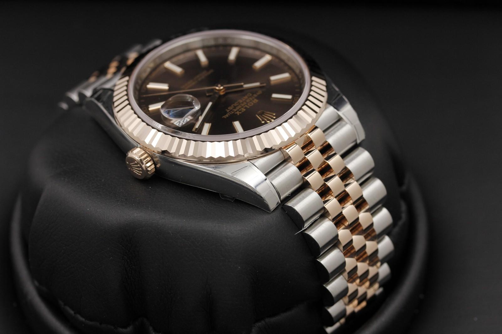 Watch Image 4