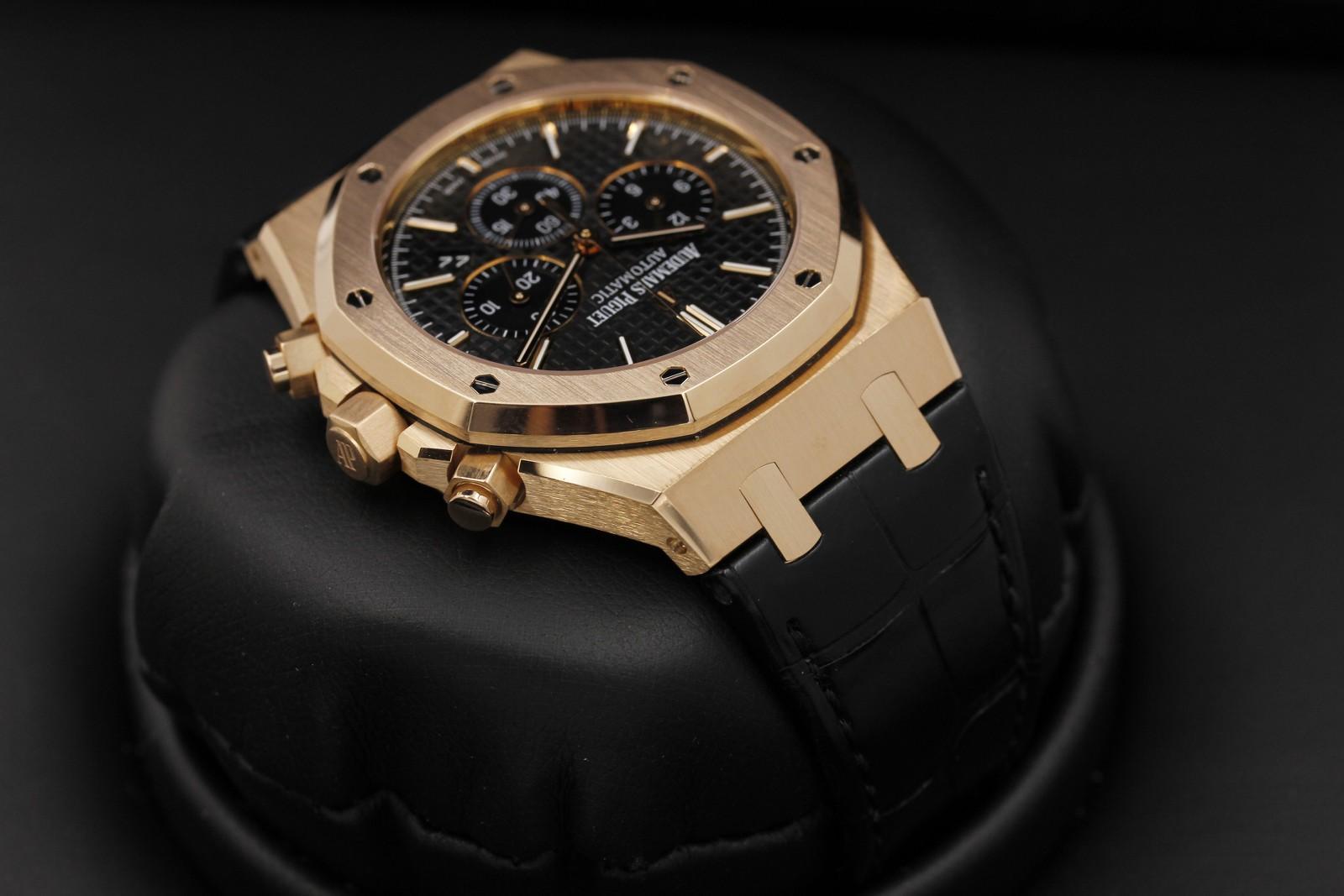 Watch Image 4