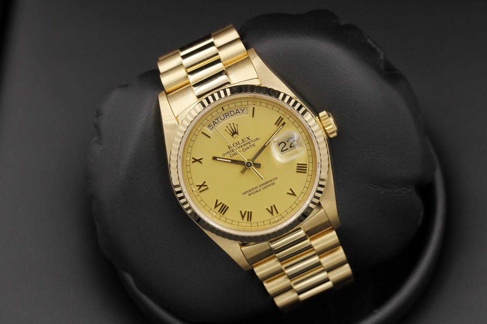 Watch Image 15