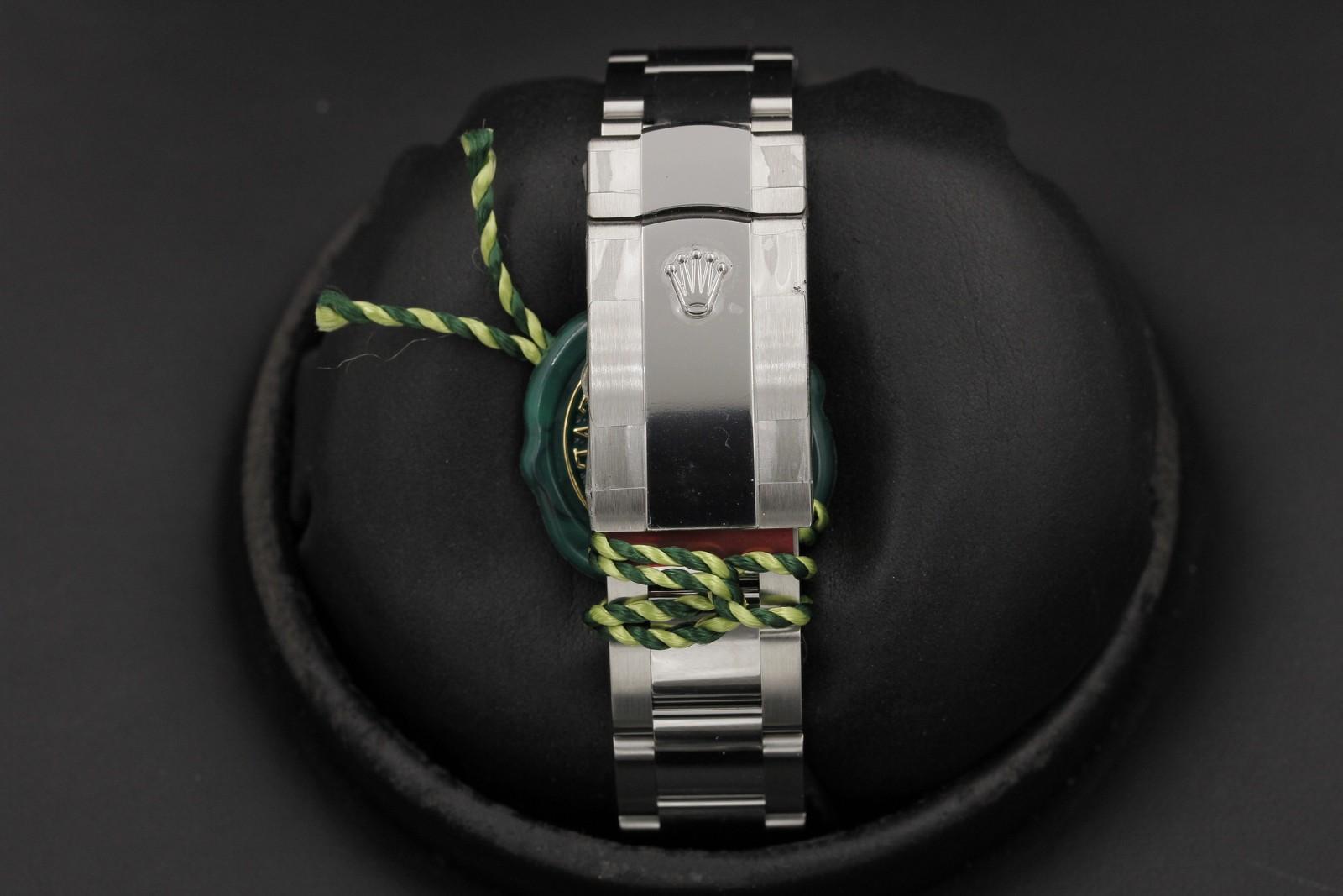 Watch Image 10