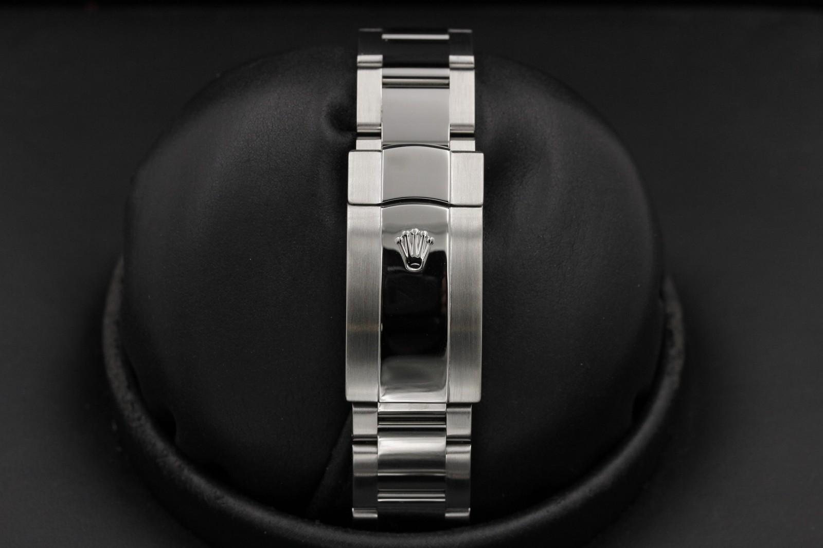 Watch Image 7