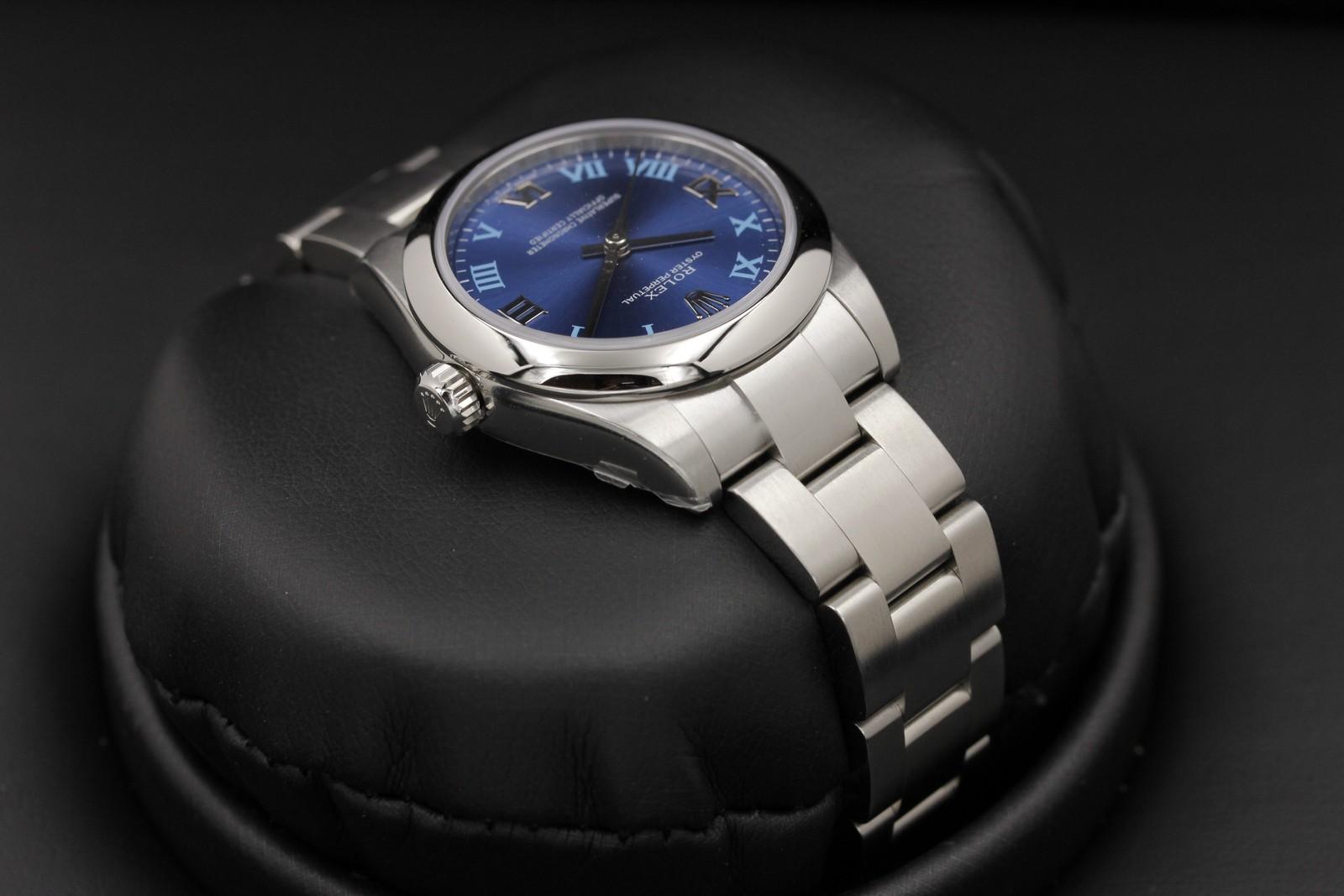 Watch Image 4