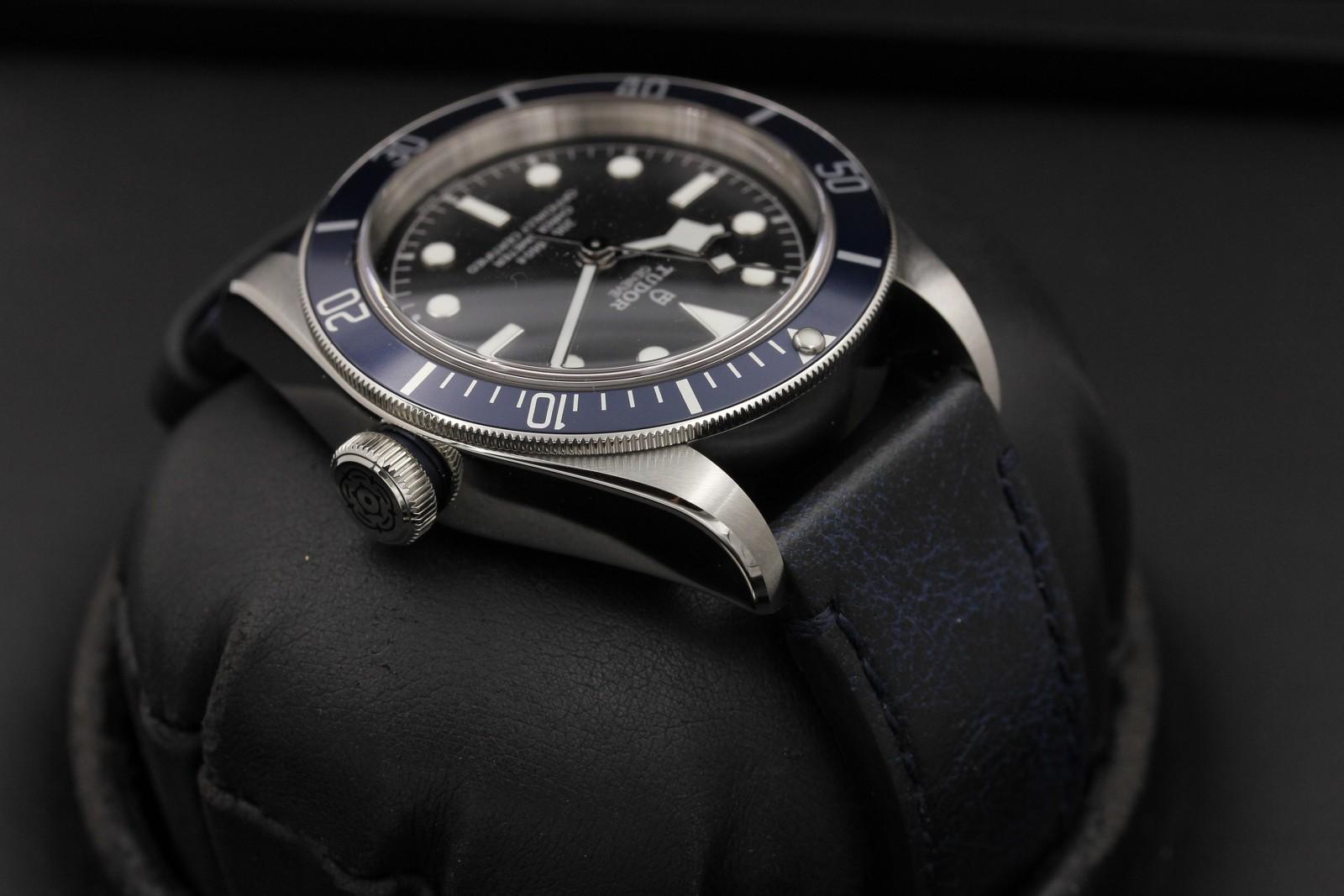 Watch Image 4