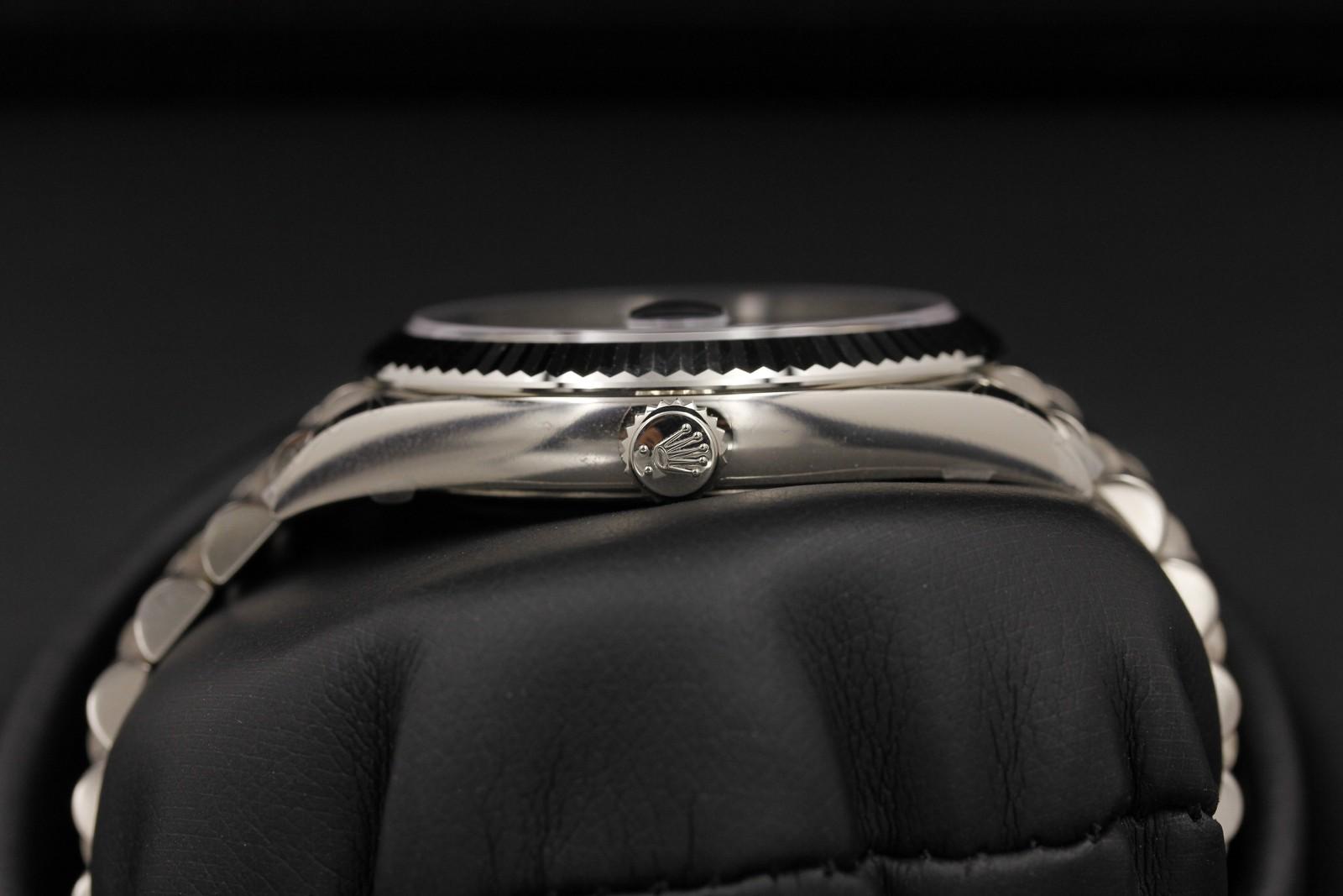 Watch Image 3