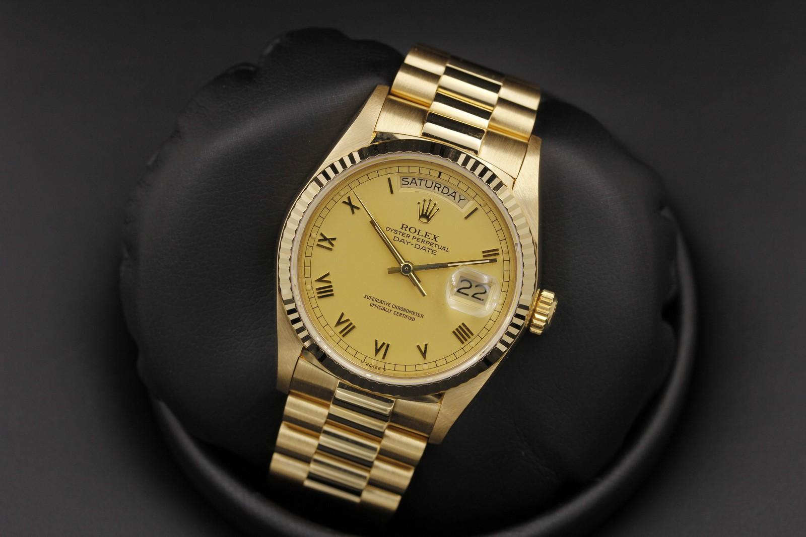 Watch Image 14